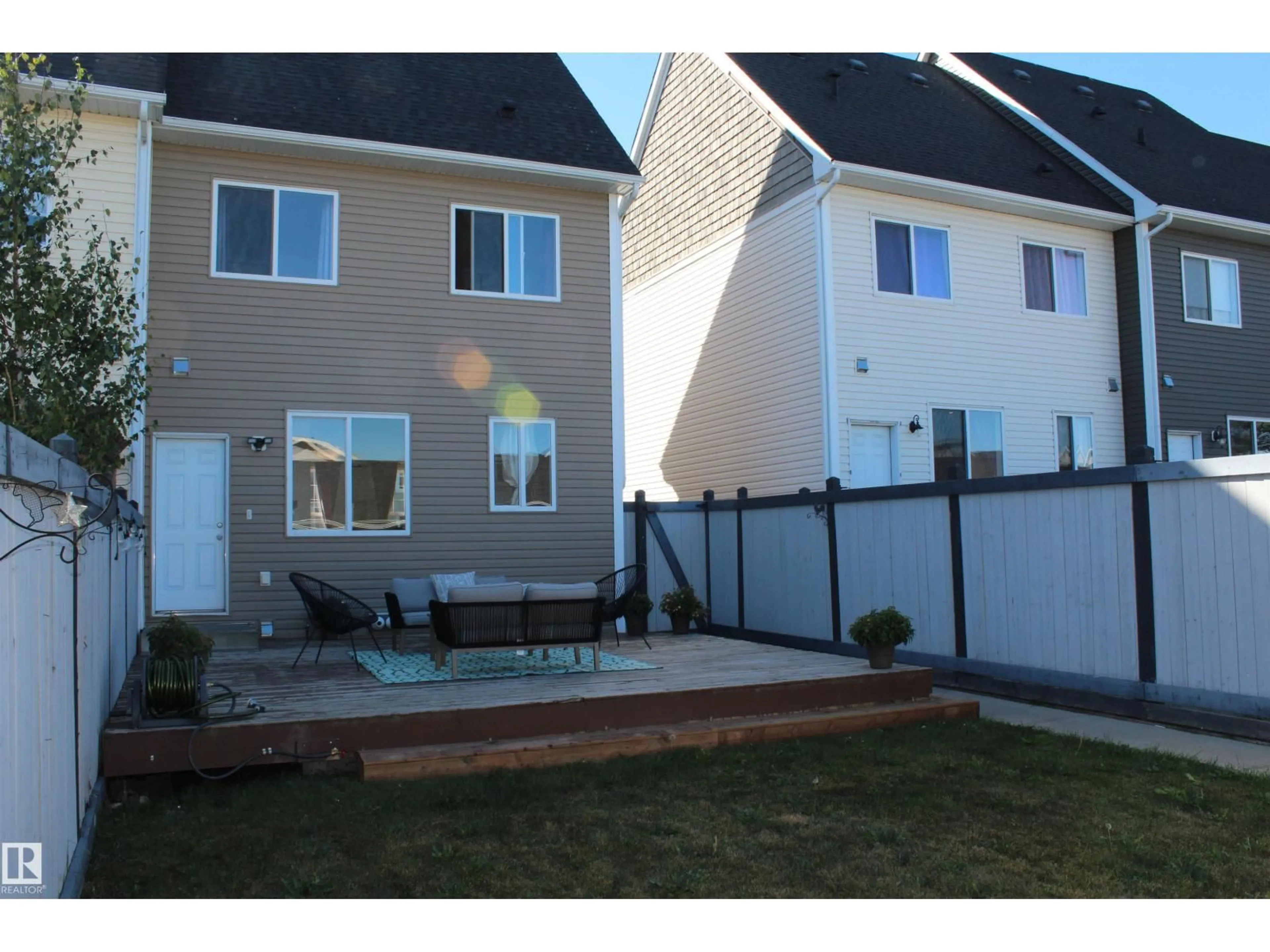 Patio, street for 9824 105 AV, Morinville Alberta T8R0C1