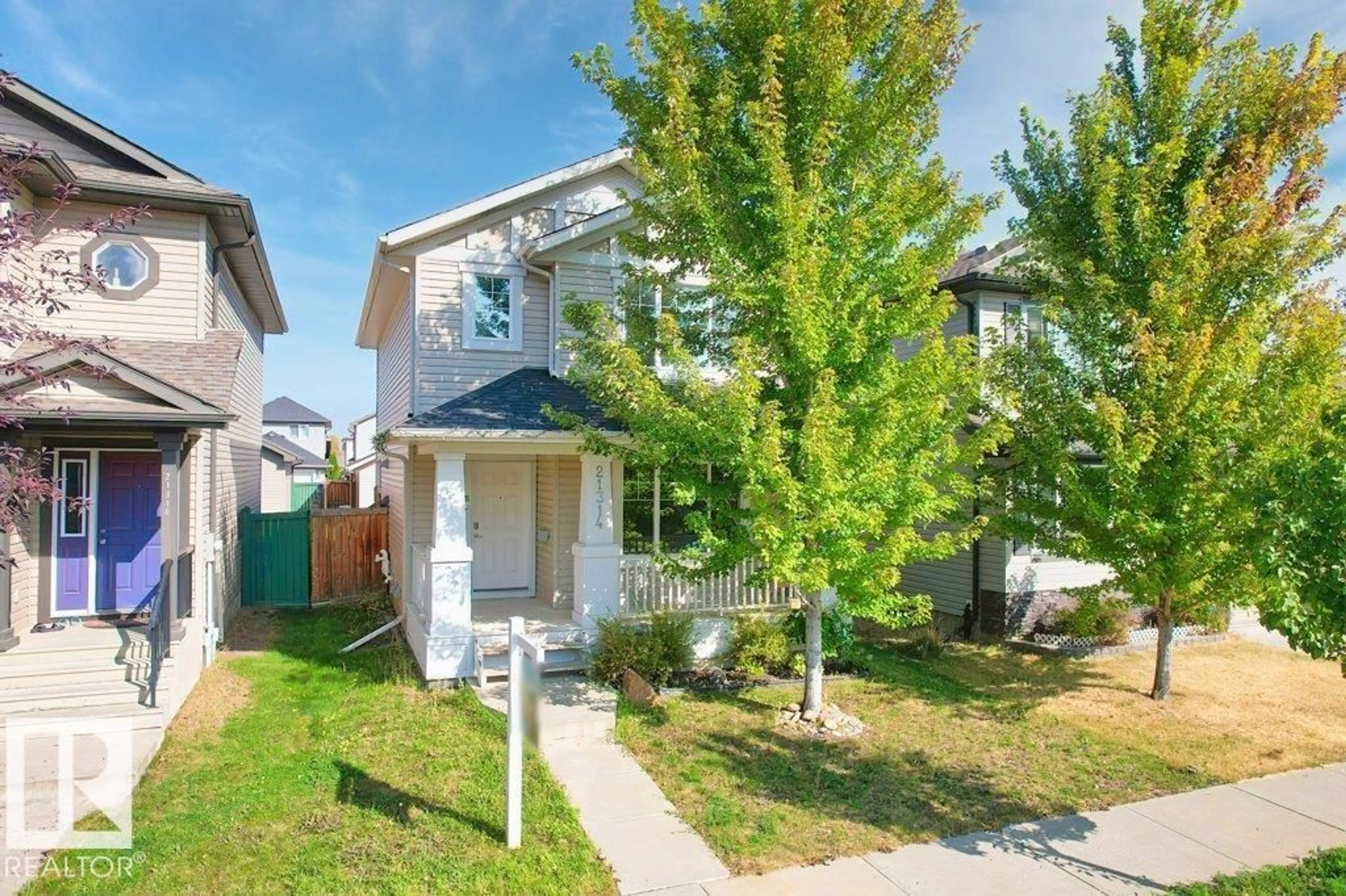 Home with vinyl exterior material, street for 21314 94A AV, Edmonton Alberta T5T4E3