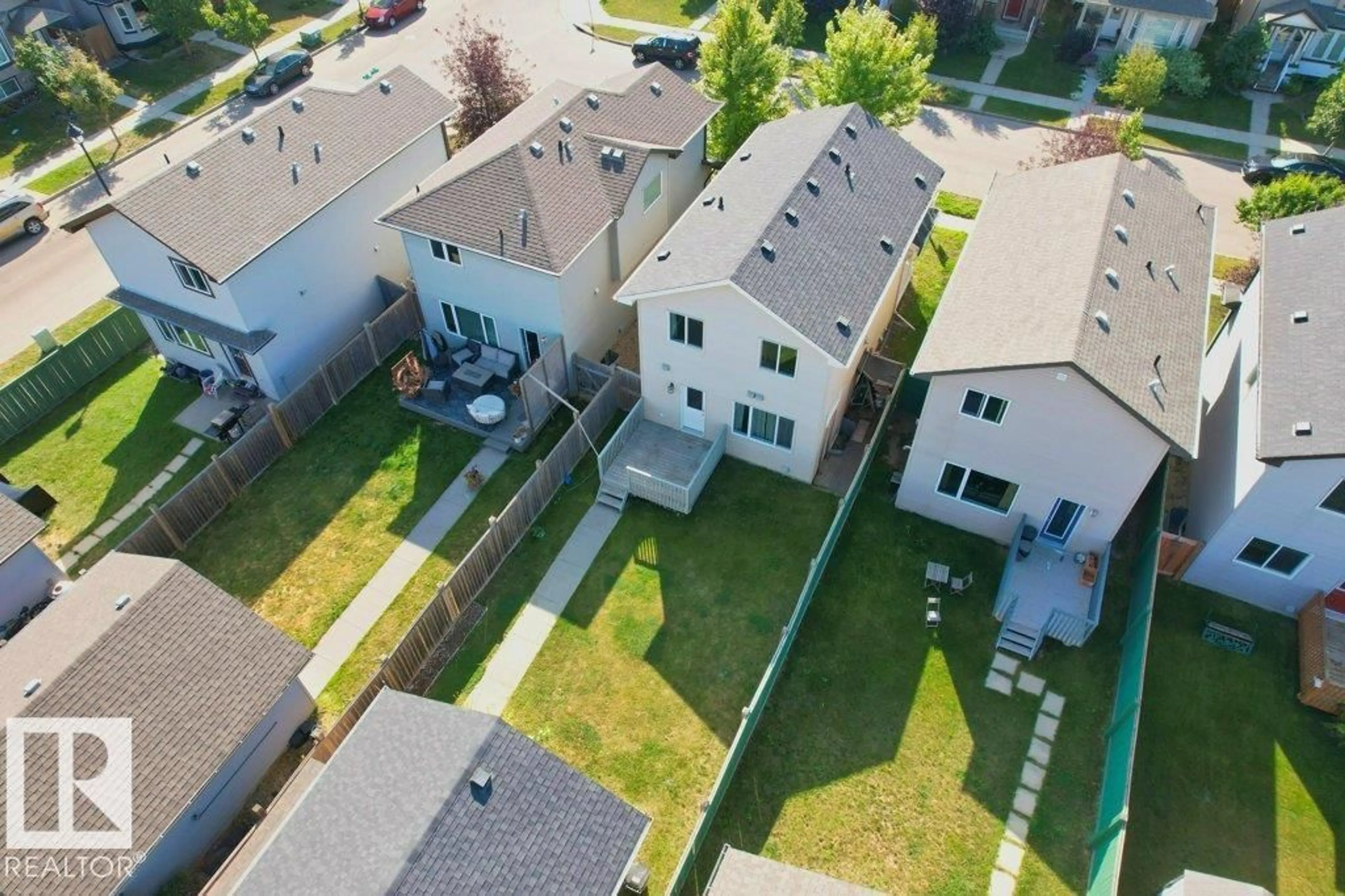 A pic from outside/outdoor area/front of a property/back of a property/a pic from drone, street for 21314 94A AV, Edmonton Alberta T5T4E3