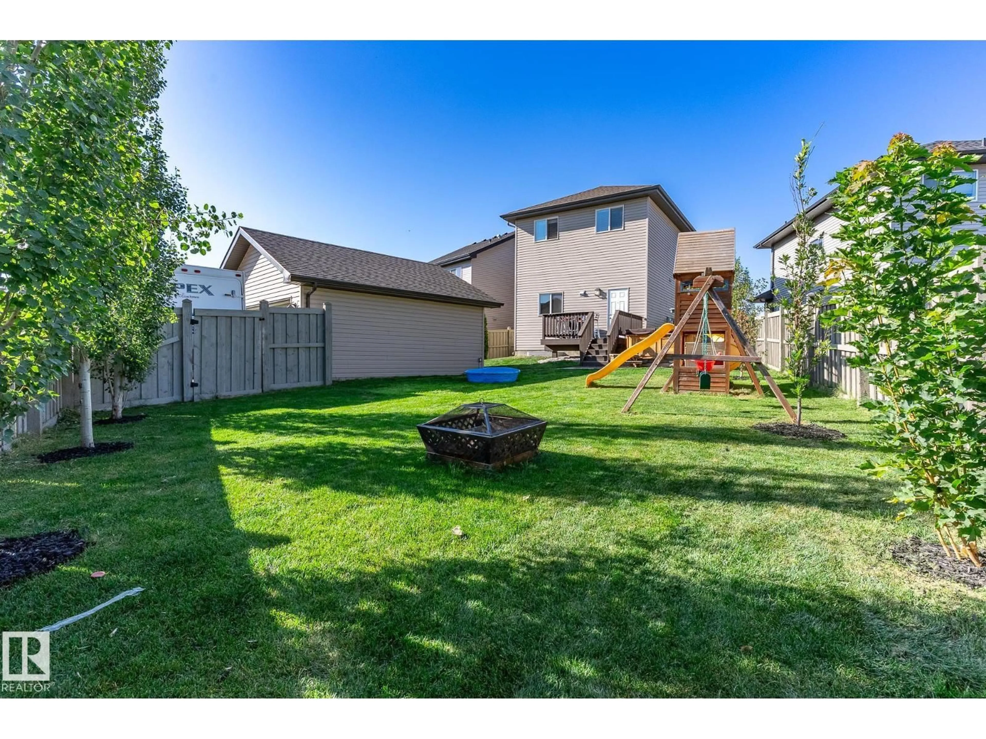 A pic from outside/outdoor area/front of a property/back of a property/a pic from drone, street for 7074 CARDINAL WY, Edmonton Alberta T6W1Z2