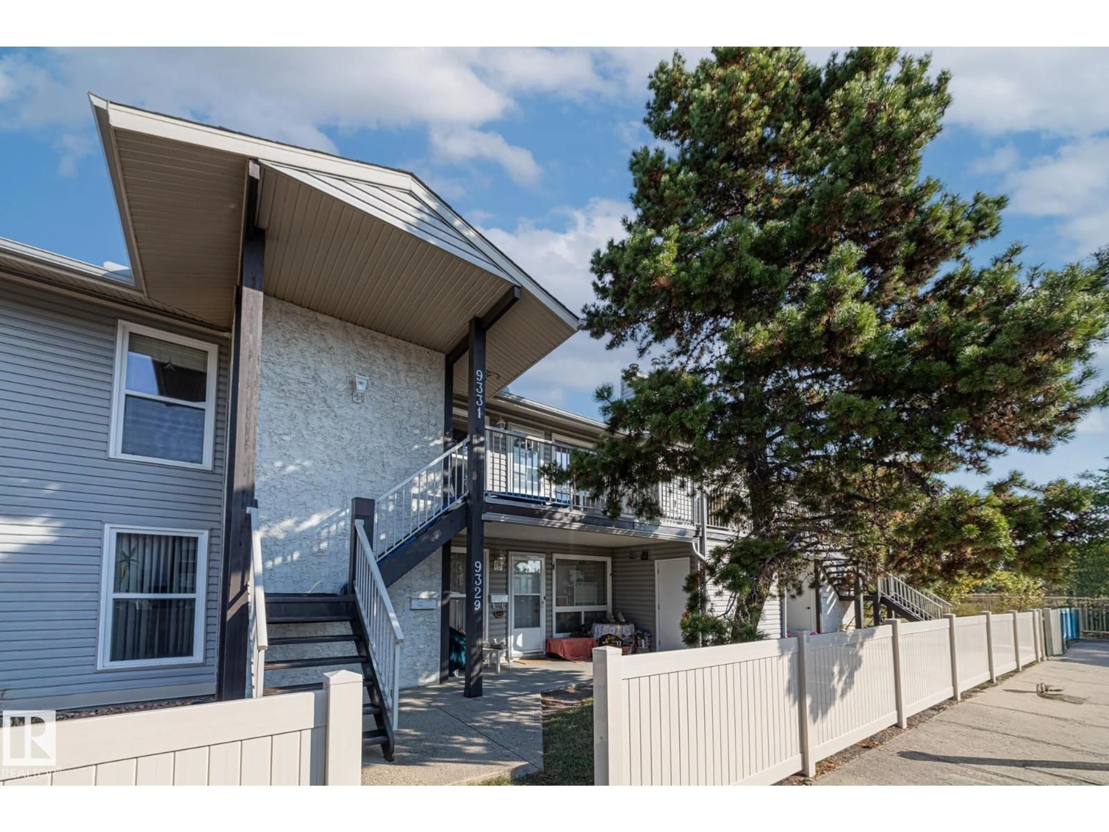 A pic from outside/outdoor area/front of a property/back of a property/a pic from drone, street for 9331 172 ST, Edmonton Alberta T5T3C3