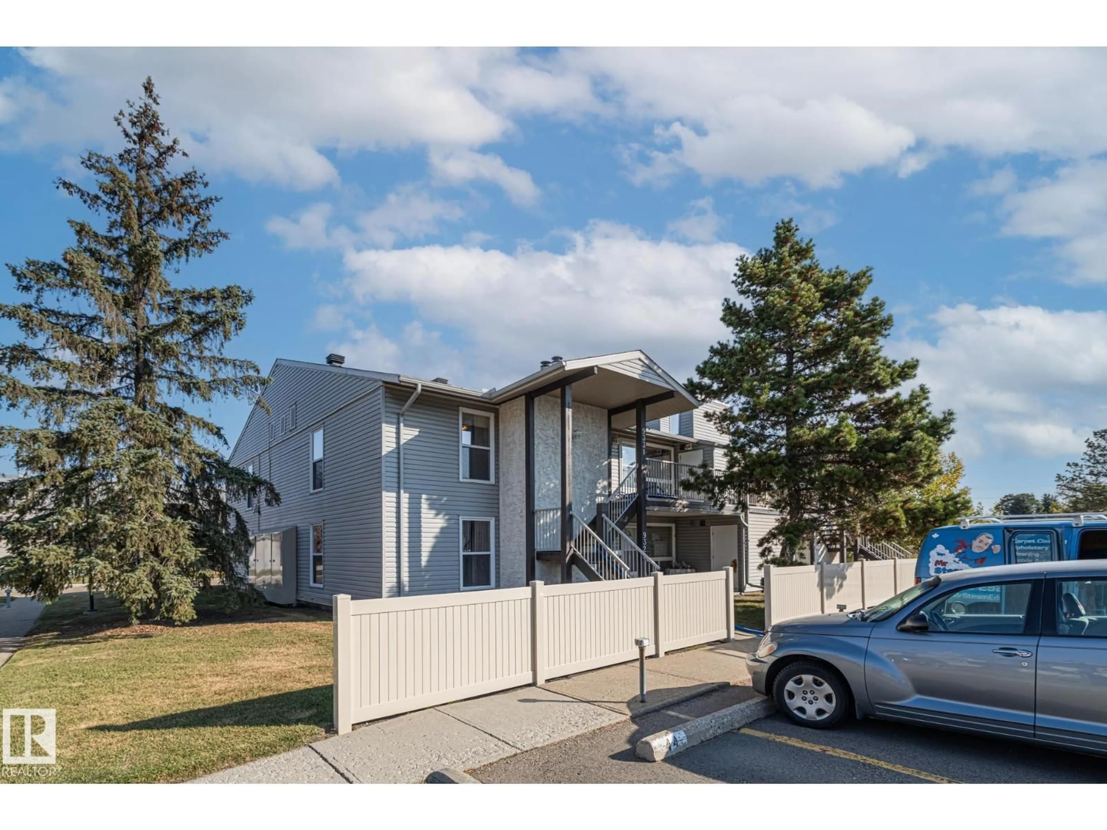 A pic from outside/outdoor area/front of a property/back of a property/a pic from drone, street for 9331 172 ST, Edmonton Alberta T5T3C3