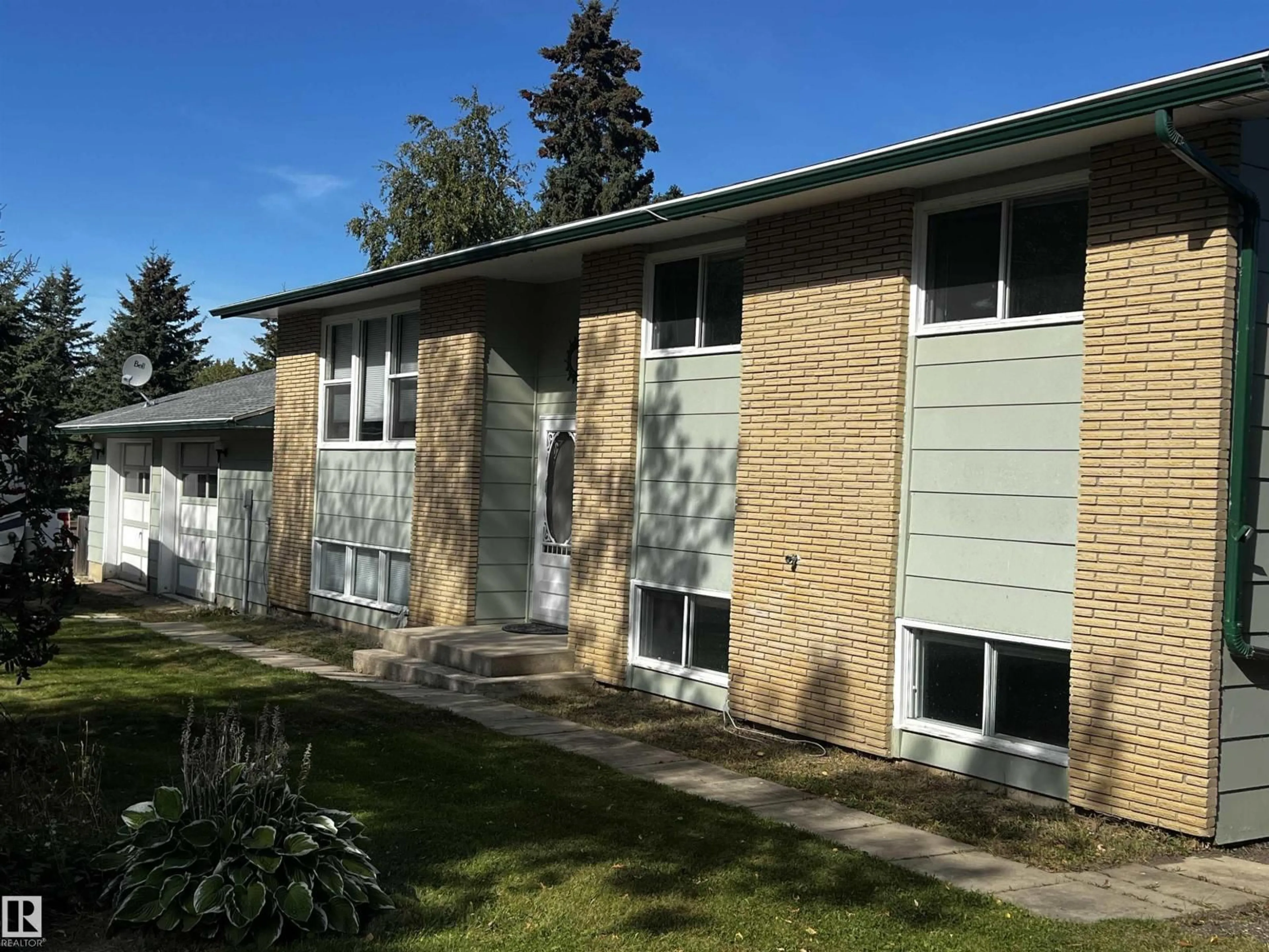 Home with vinyl exterior material, street for 74038 BIRCH AV, Widewater Alberta T0G2M0