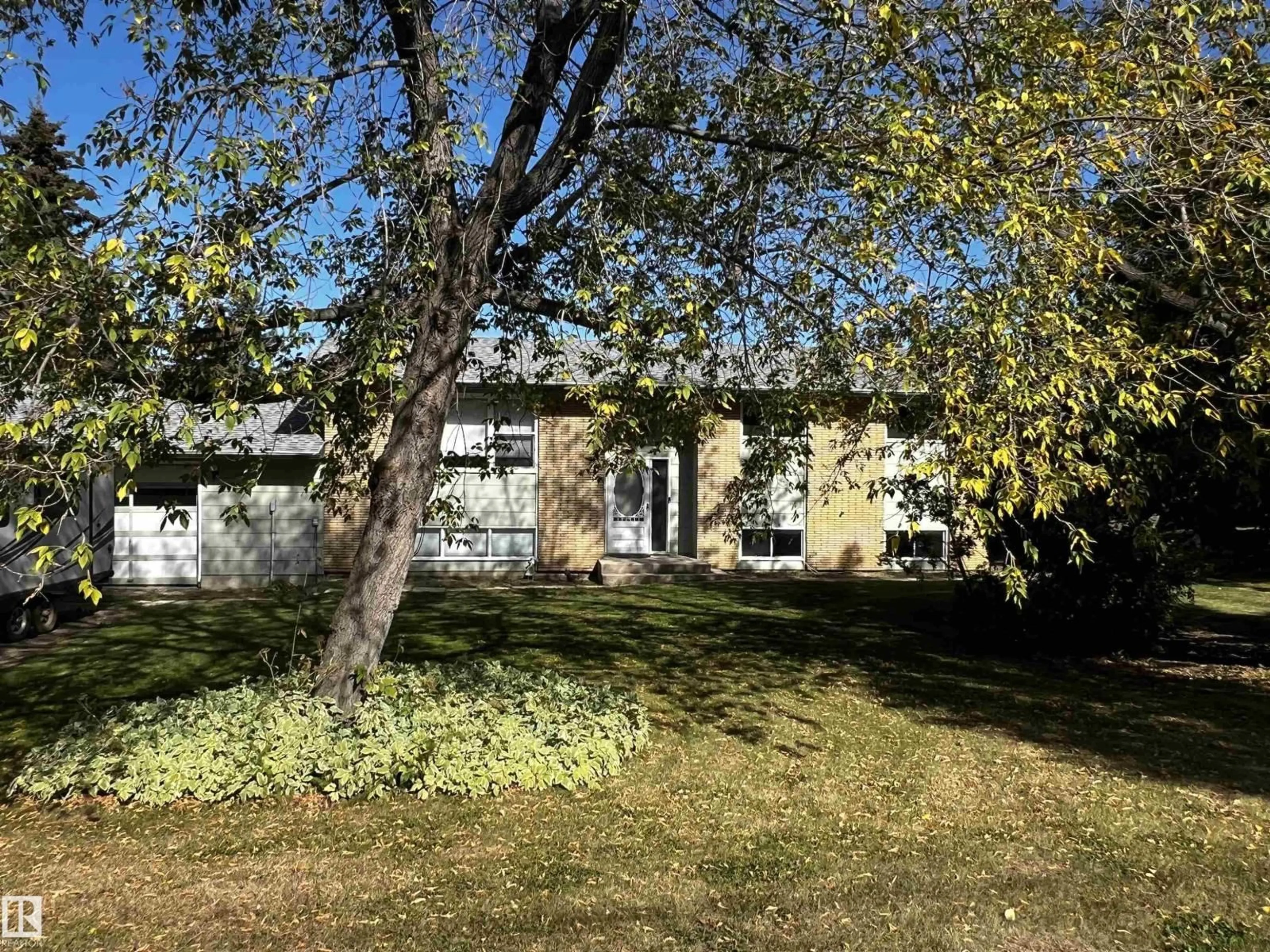 A pic from outside/outdoor area/front of a property/back of a property/a pic from drone, street for 74038 BIRCH AV, Widewater Alberta T0G2M0