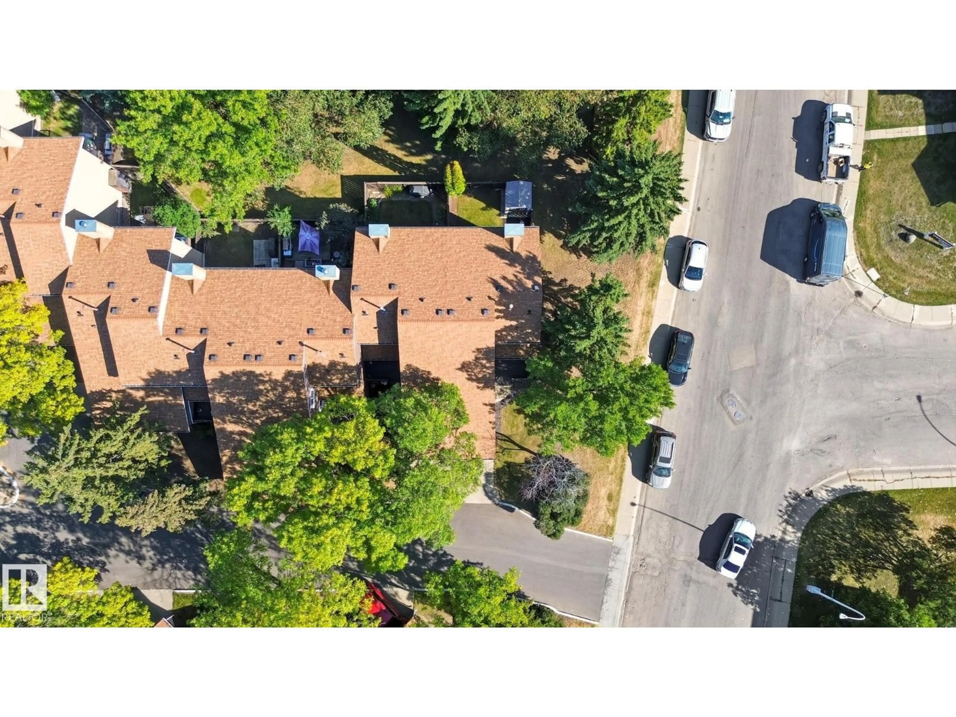 A pic from outside/outdoor area/front of a property/back of a property/a pic from drone, street for 18102 96 AV, Edmonton Alberta T5T3N3