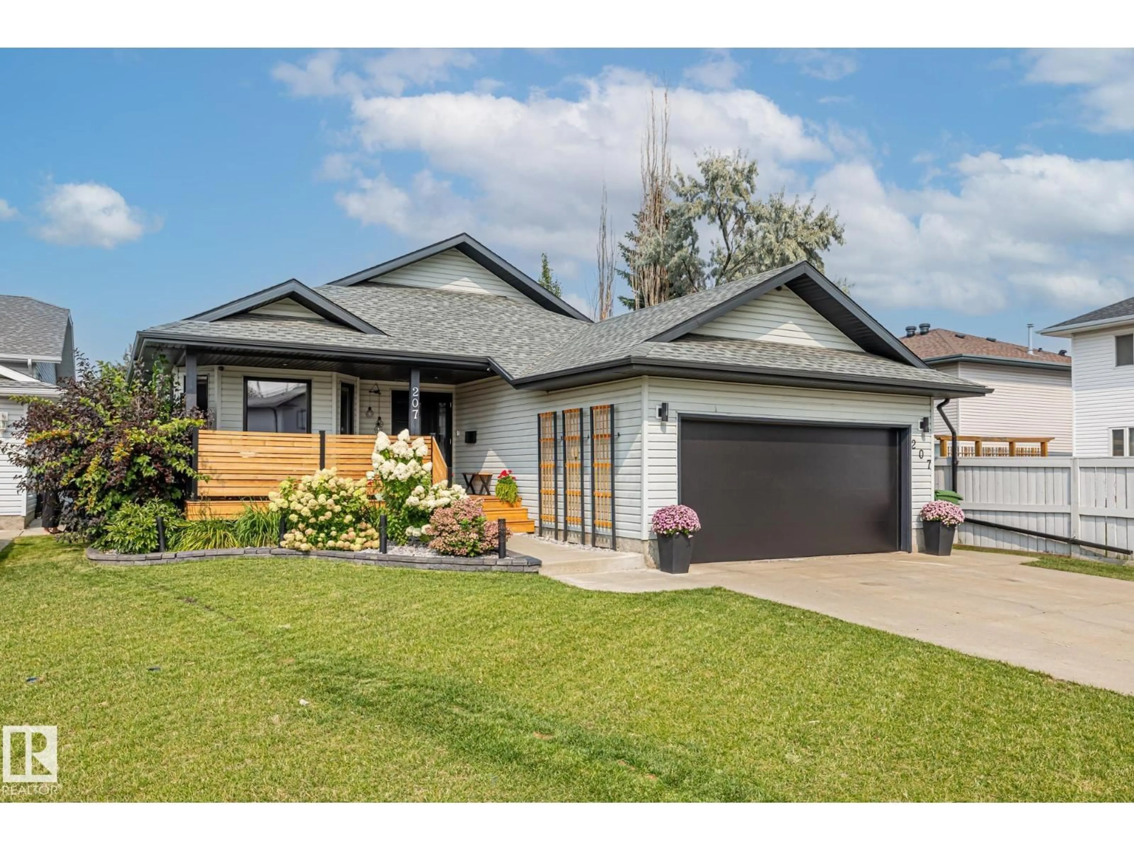 Home with vinyl exterior material, street for 207 WESTMEWS DR, Fort Saskatchewan Alberta T8L4J2