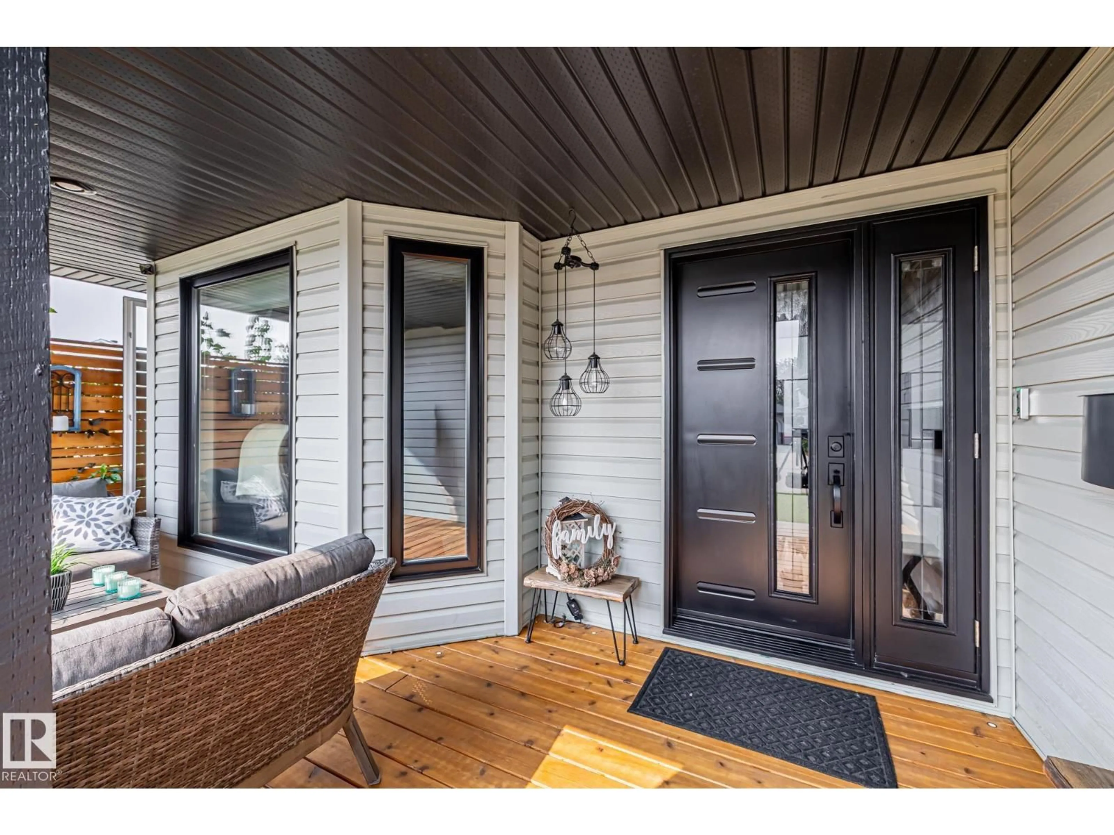 Indoor entryway for 207 WESTMEWS DR, Fort Saskatchewan Alberta T8L4J2