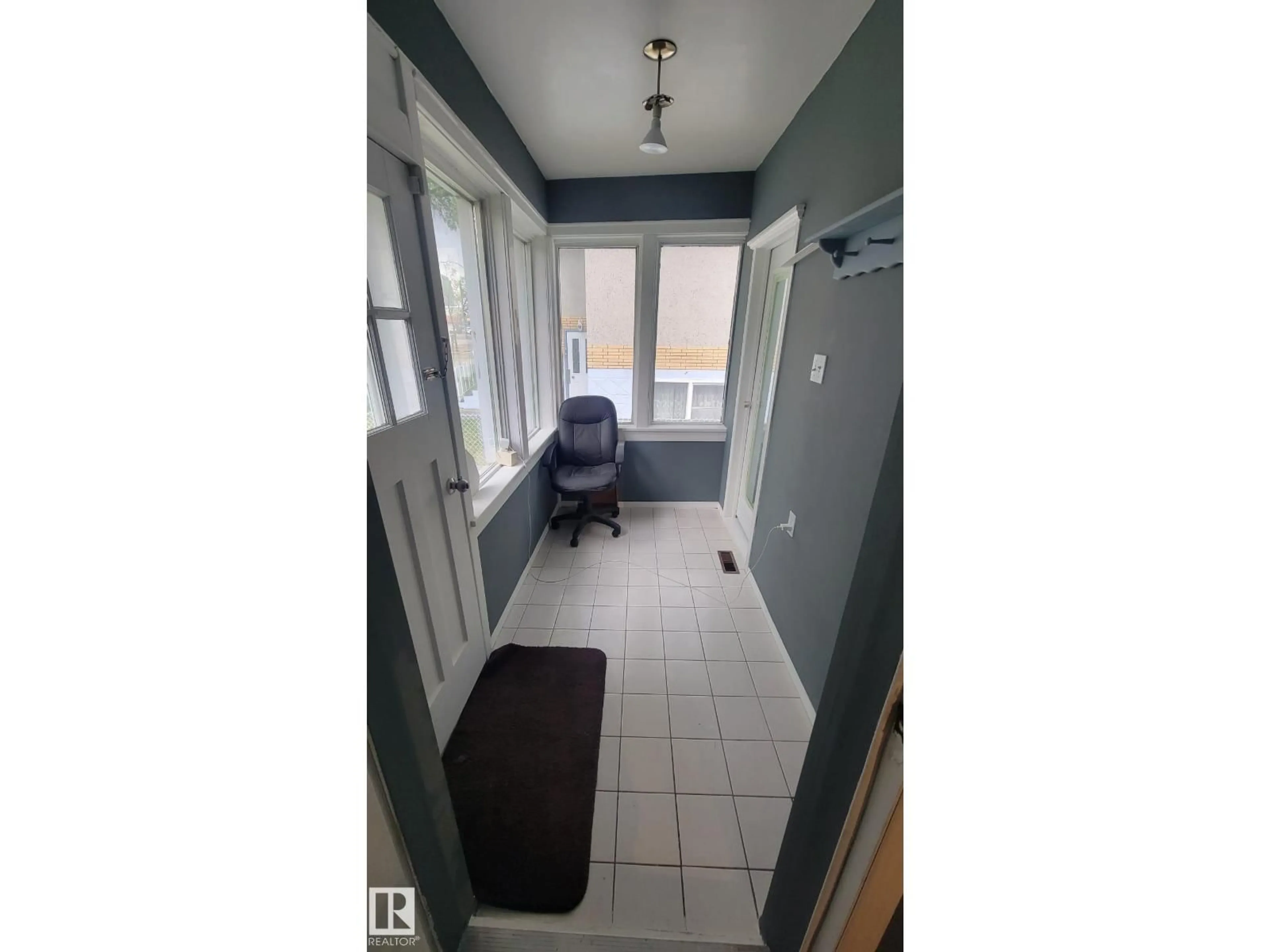 A pic of a room for 10722 106 ST, Edmonton Alberta T5H2X9