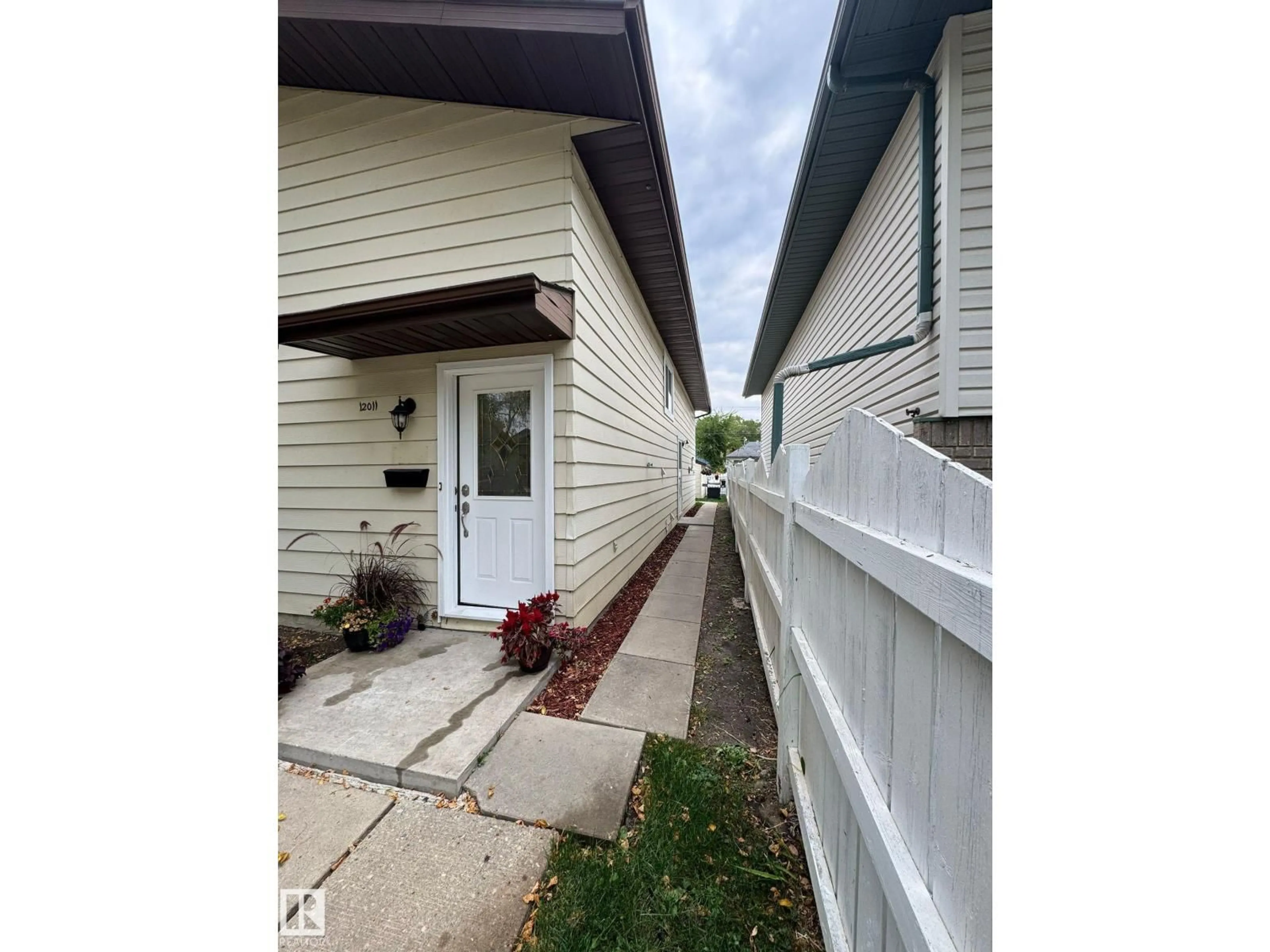 Unknown for 12011 95A ST NW, Edmonton Alberta T5G1R6