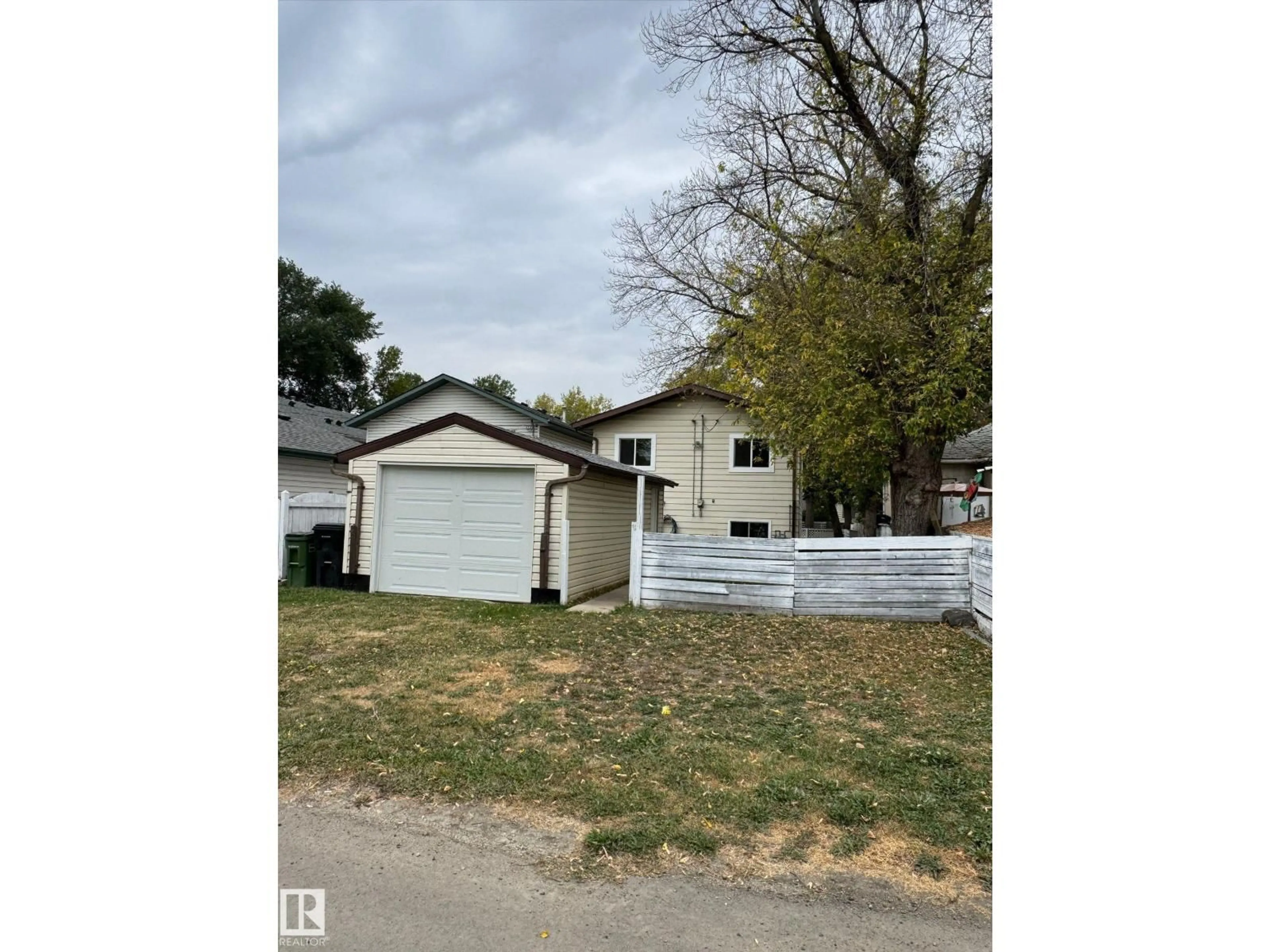Shed for 12011 95A ST NW, Edmonton Alberta T5G1R6