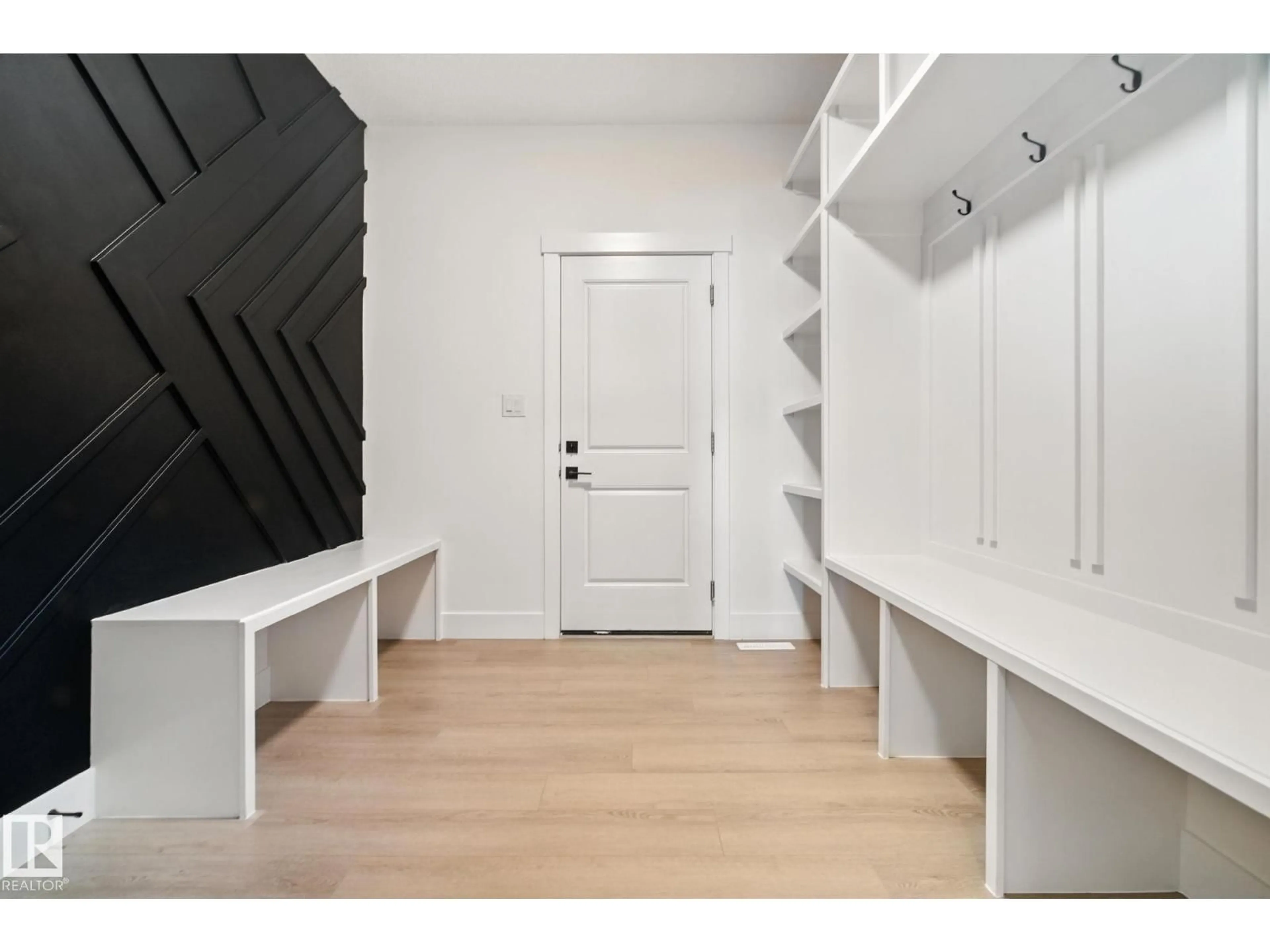 Indoor entryway for 1135 GYRFALCON CR, Edmonton Alberta T5S0S5