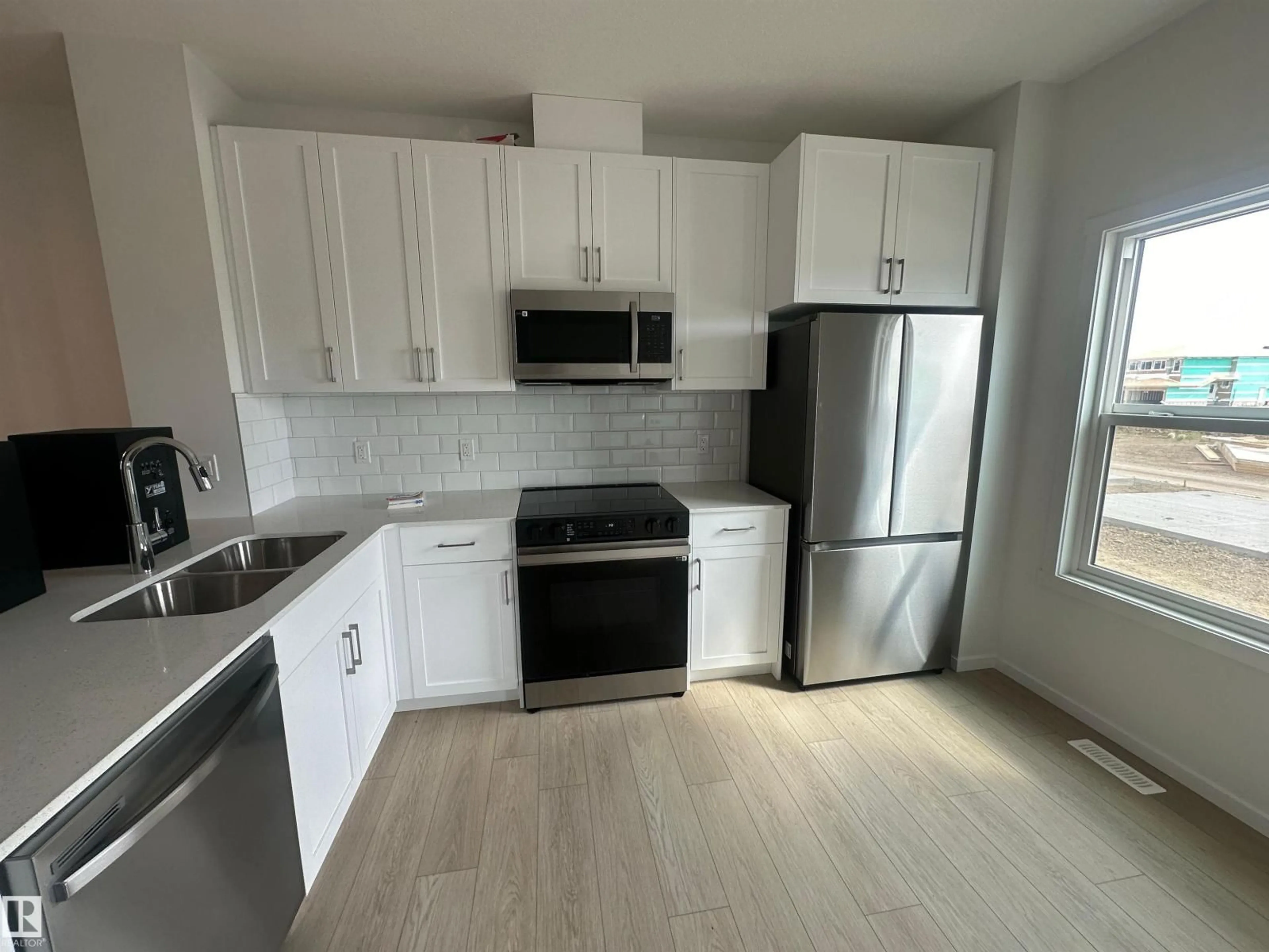 Standard kitchen, unknown for 264 ORCHARDS BV, Edmonton Alberta T6X1A2