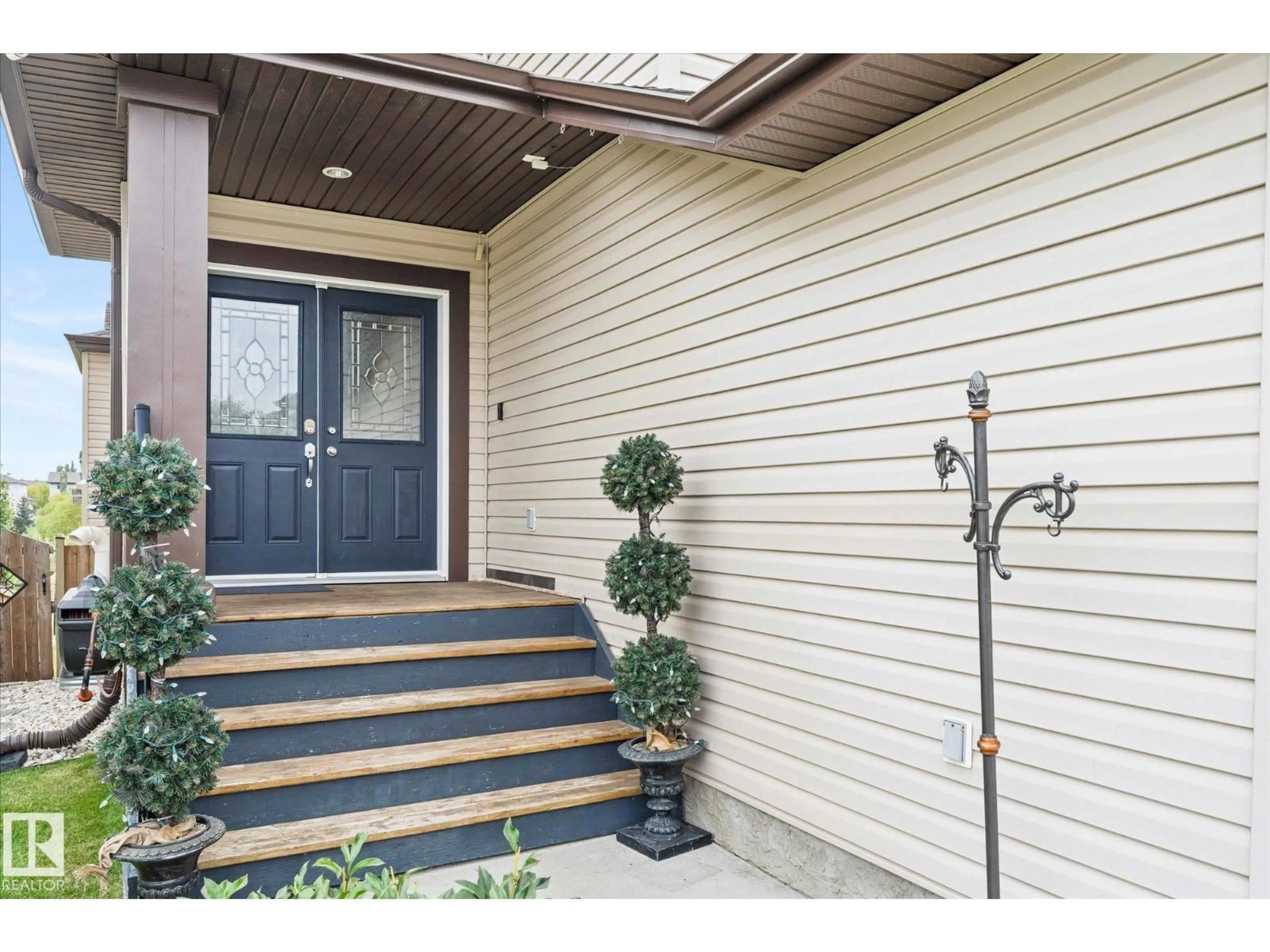 Indoor entryway for 77 SPRUCE RIDGE DR, Spruce Grove Alberta T7X4M8