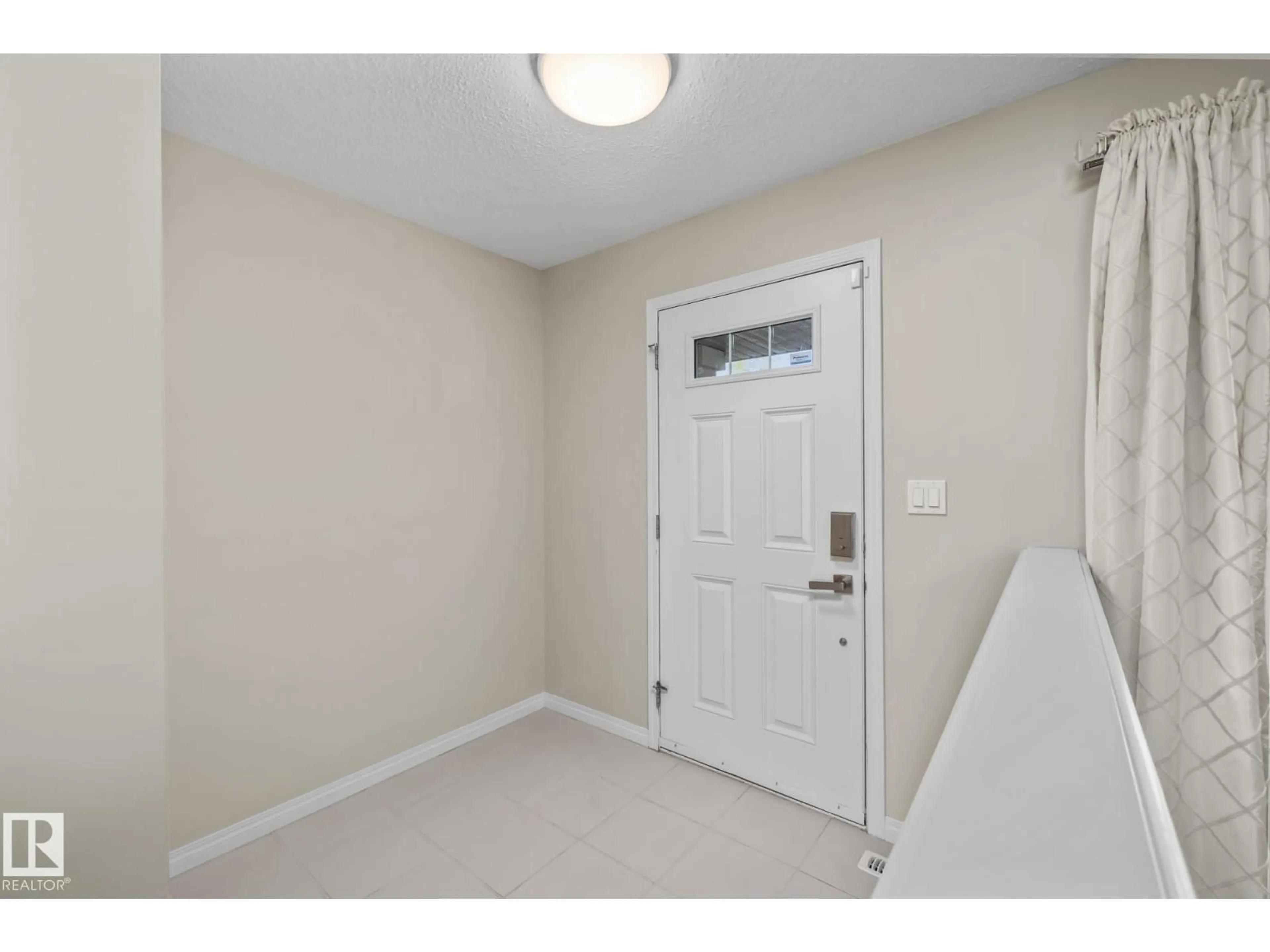 Indoor entryway for 8382 ELLIS CR, Edmonton Alberta T6M0P6