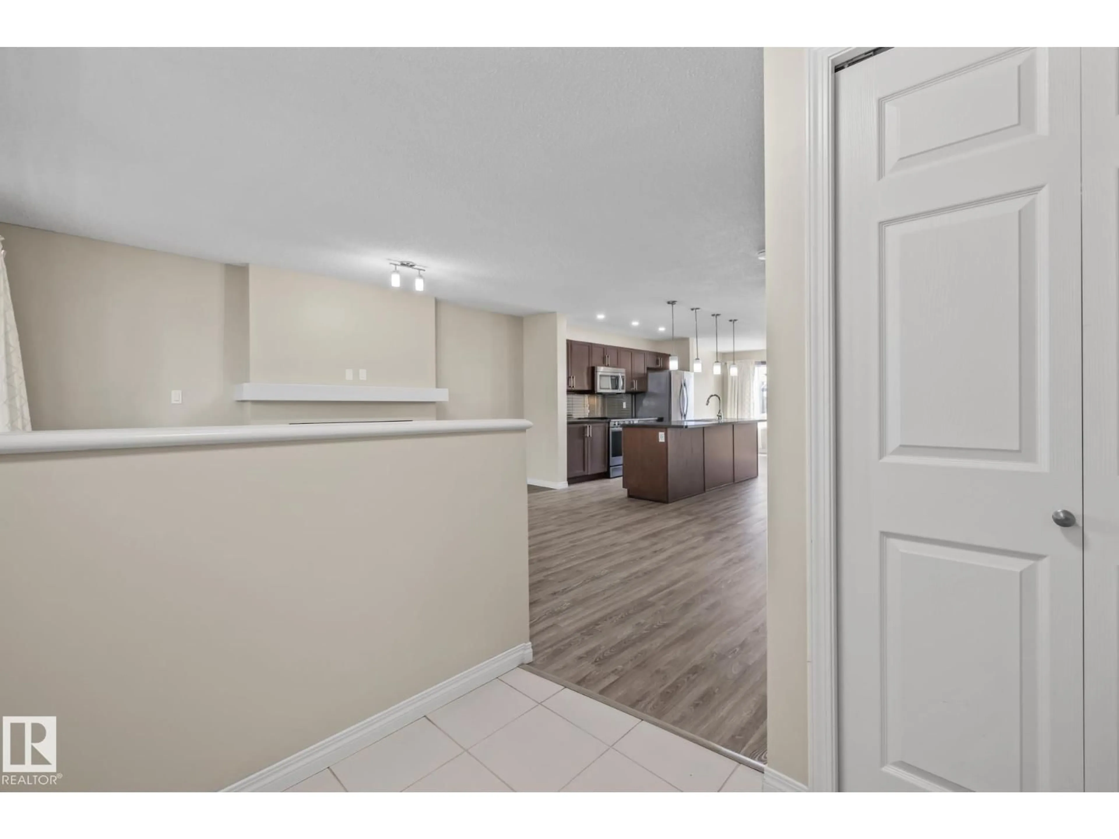 Indoor entryway for 8382 ELLIS CR, Edmonton Alberta T6M0P6