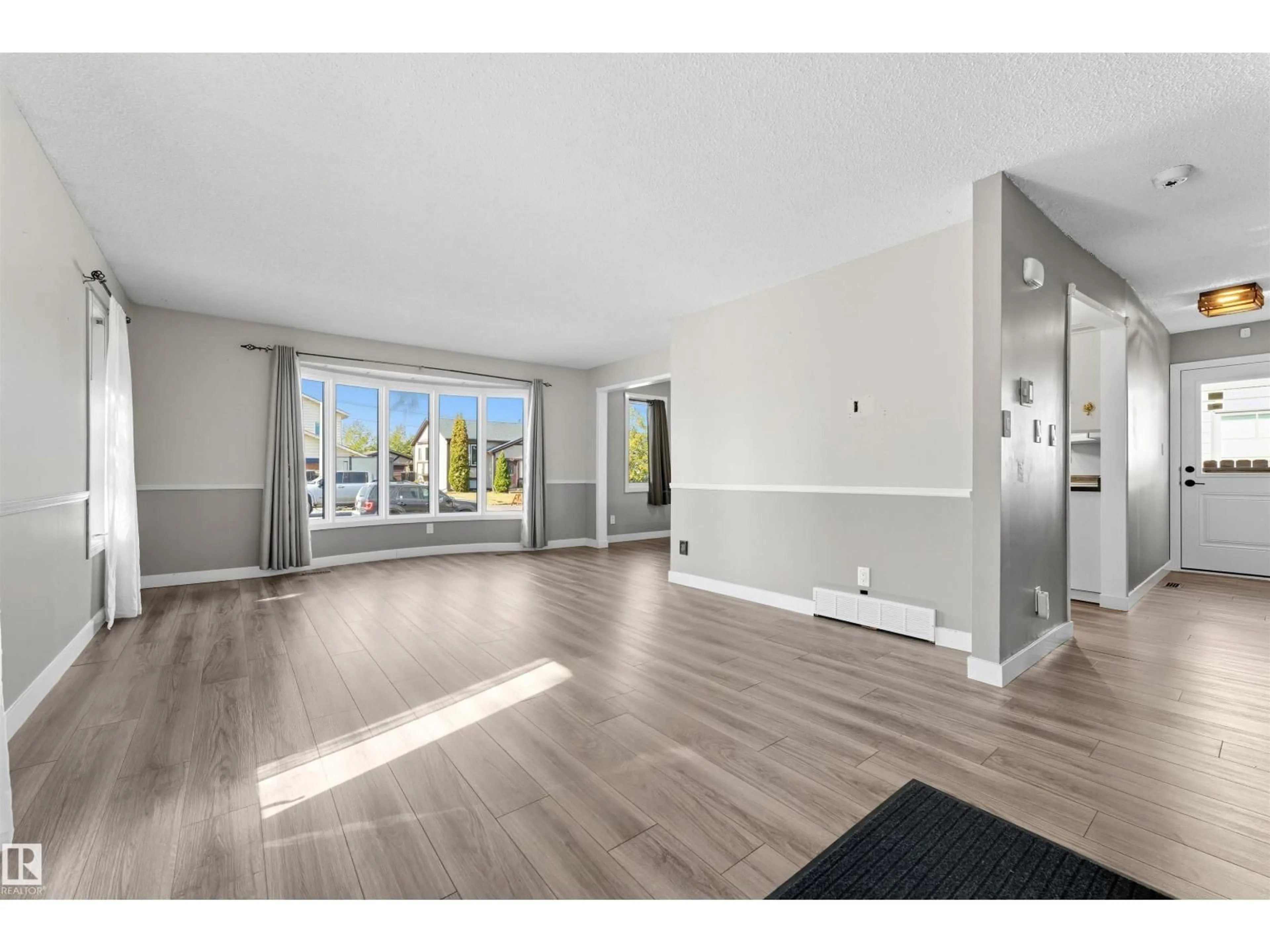 A pic of a room for 363 HUFFMAN CR, Edmonton Alberta T5A4C9