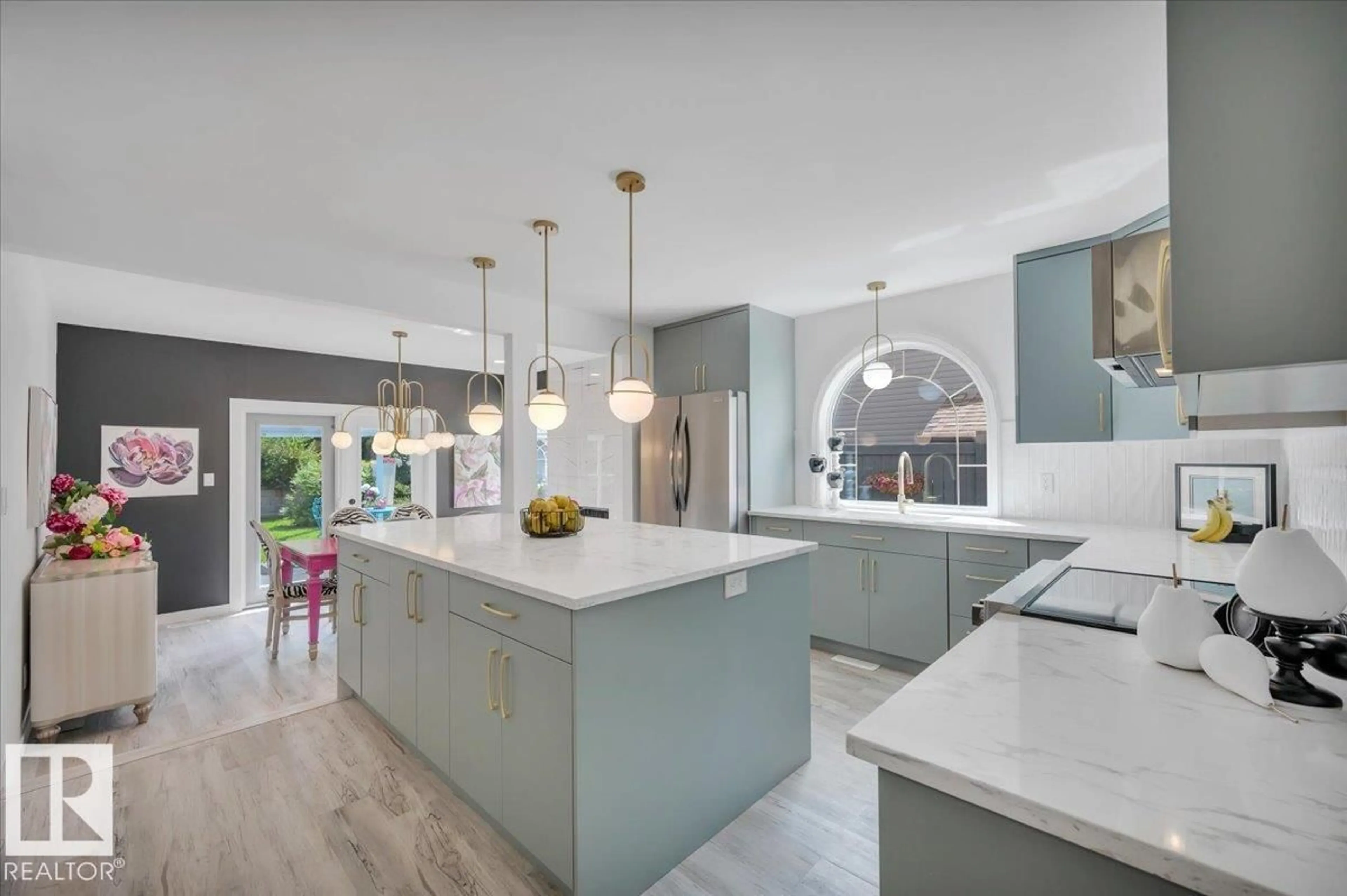 Contemporary kitchen, unknown for 5409 56 ST, Beaumont Alberta T4X1A5