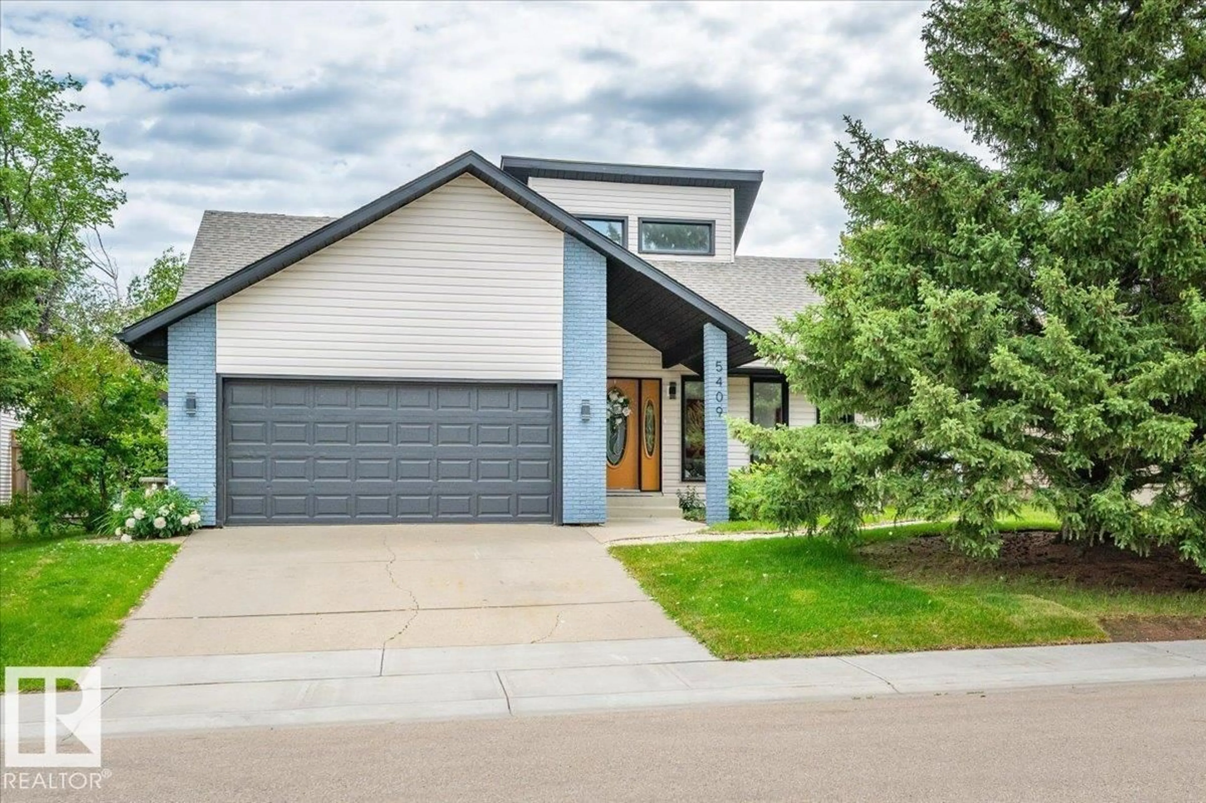 Home with vinyl exterior material, street for 5409 56 ST, Beaumont Alberta T4X1A5