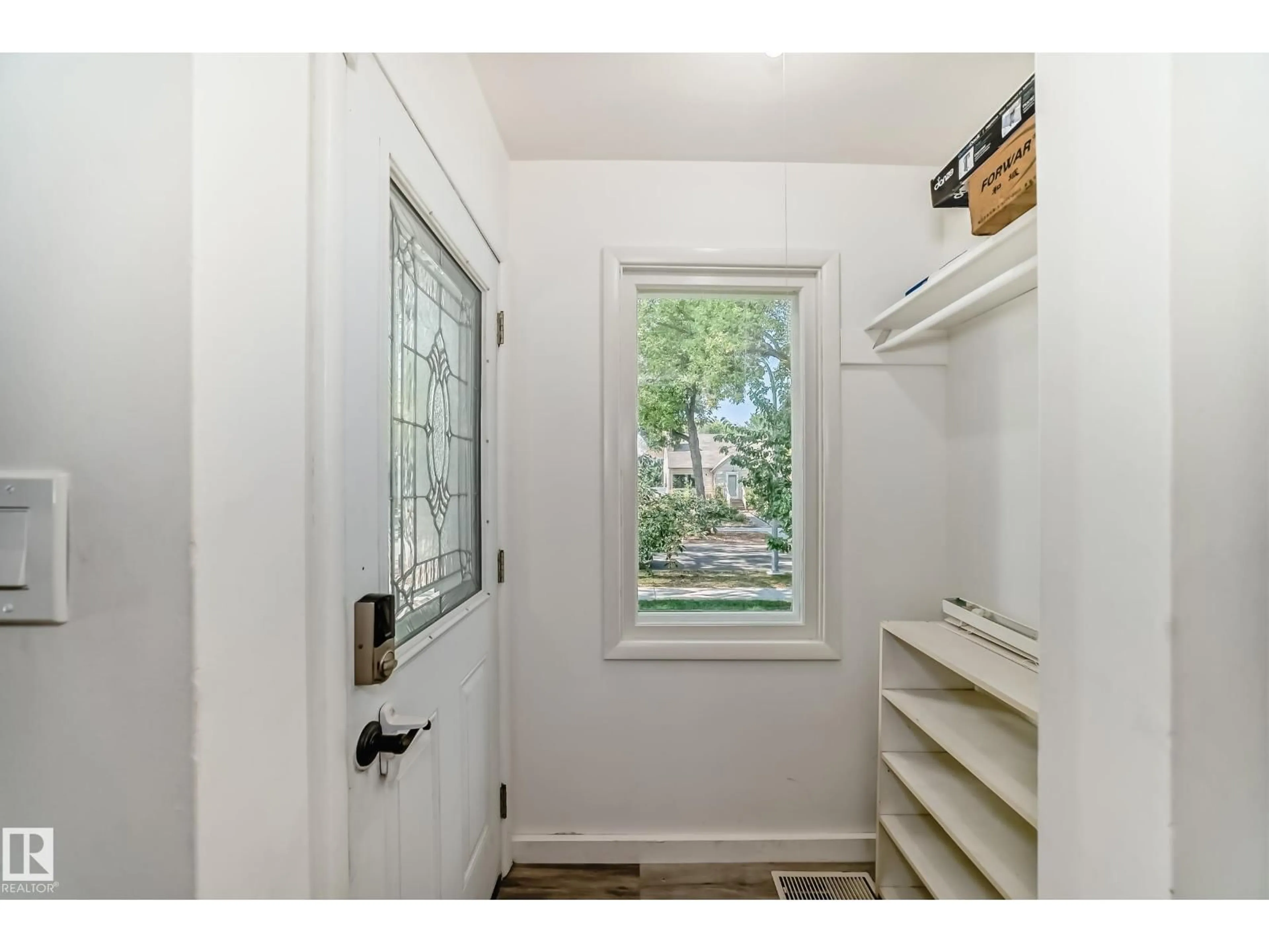 Indoor entryway for NW - 12111 92 ST, Edmonton Alberta T5G1B1