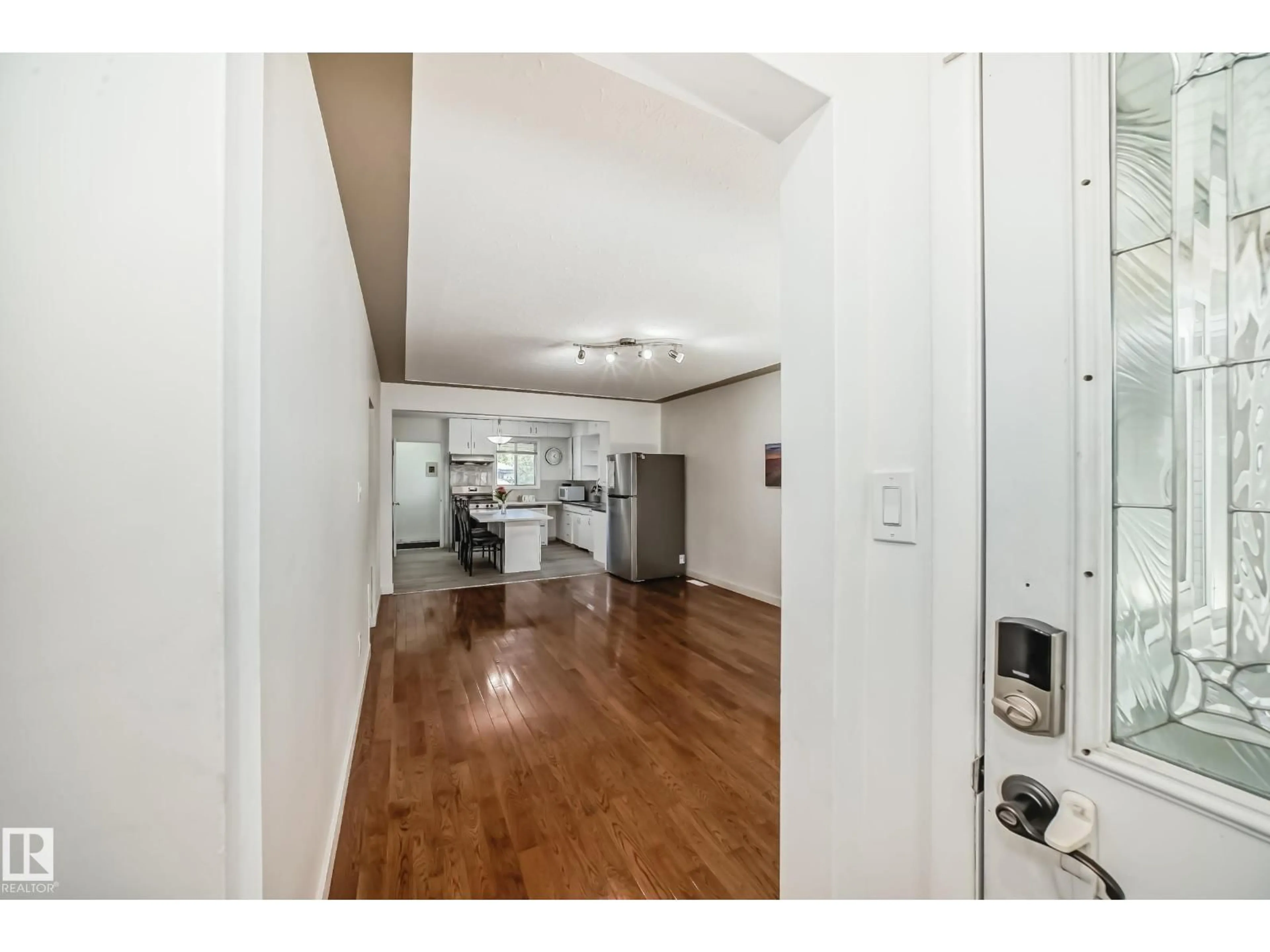 Indoor foyer for NW - 12111 92 ST, Edmonton Alberta T5G1B1