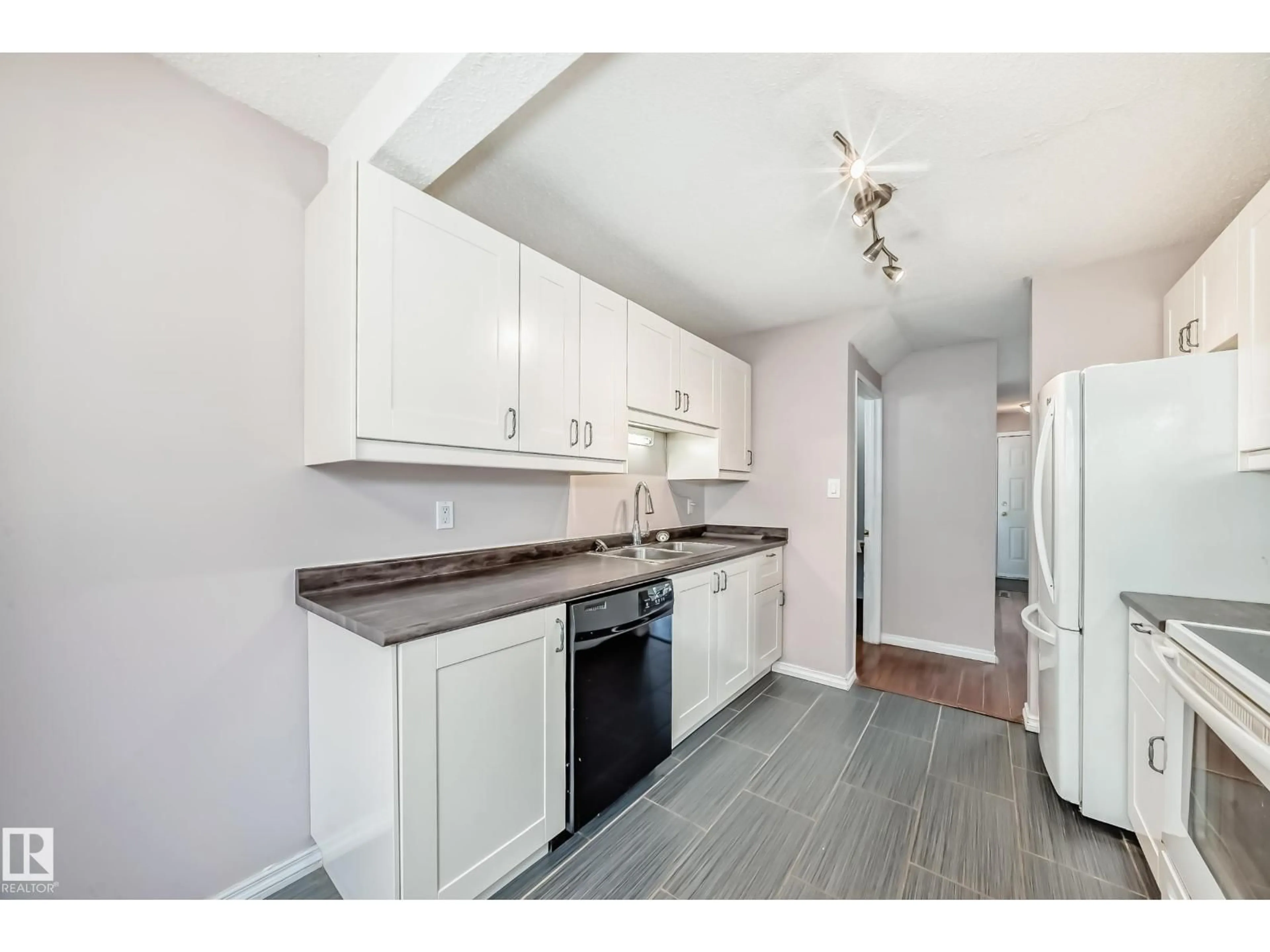 Standard kitchen, unknown for 24 - 1651 46 ST, Edmonton Alberta T6L5H2