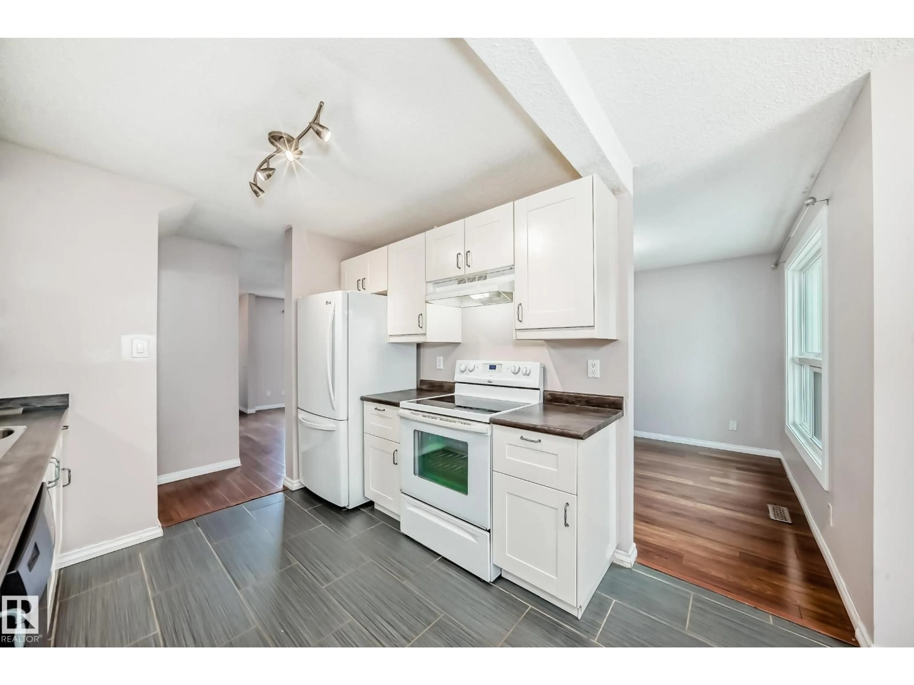 Standard kitchen, unknown for 24 - 1651 46 ST, Edmonton Alberta T6L5H2