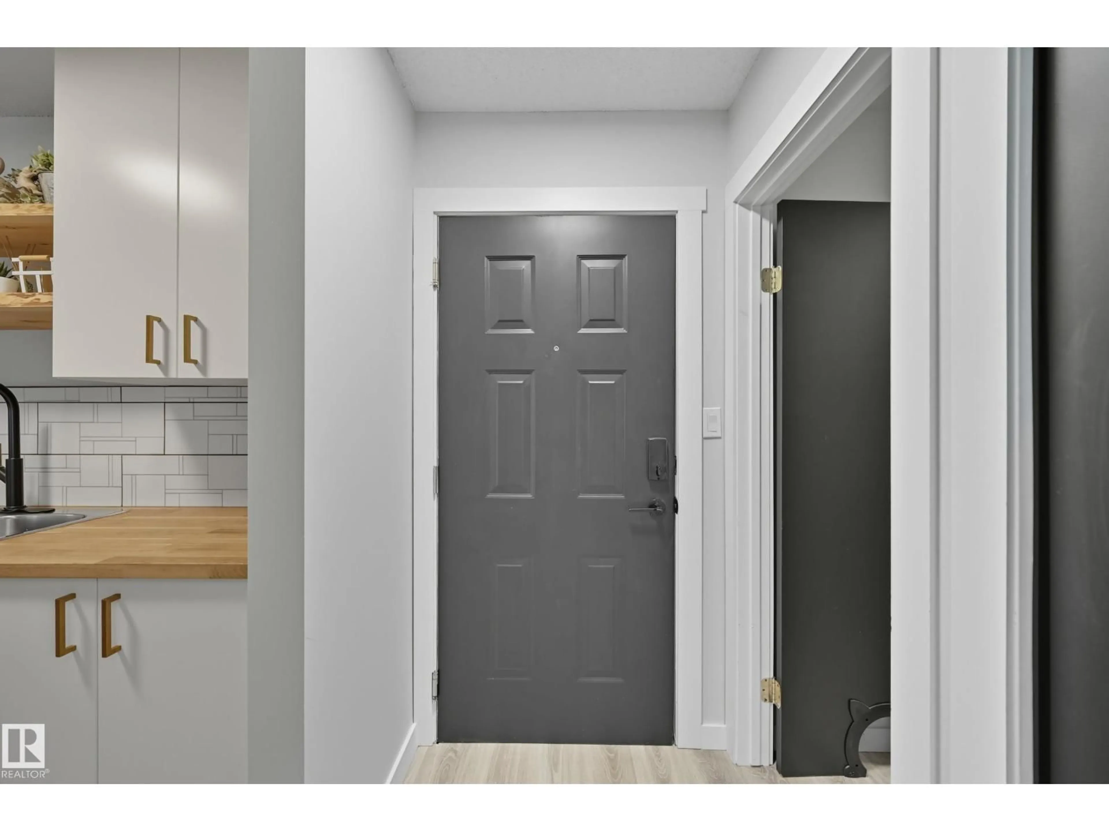 Indoor entryway for #302B - 260 SPRUCE RIDGE RD, Spruce Grove Alberta T7X0A1