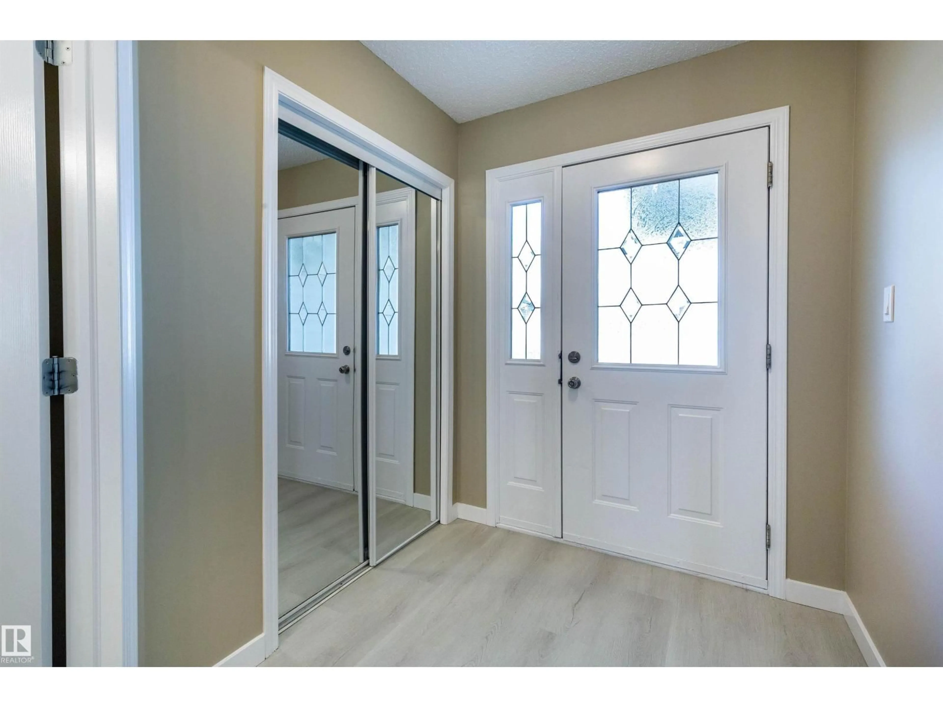 Indoor entryway for 116 5001 62 ST, Beaumont Alberta T4X0C7