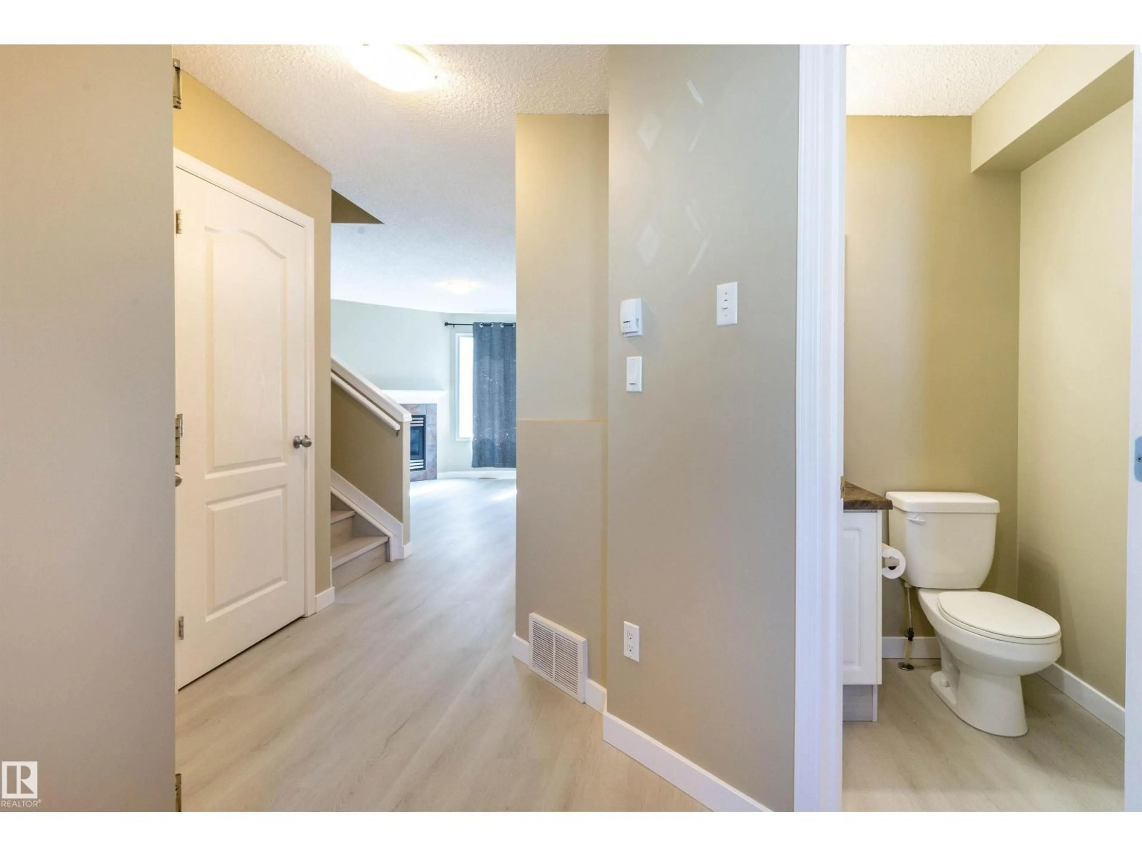 Indoor entryway for 116 5001 62 ST, Beaumont Alberta T4X0C7