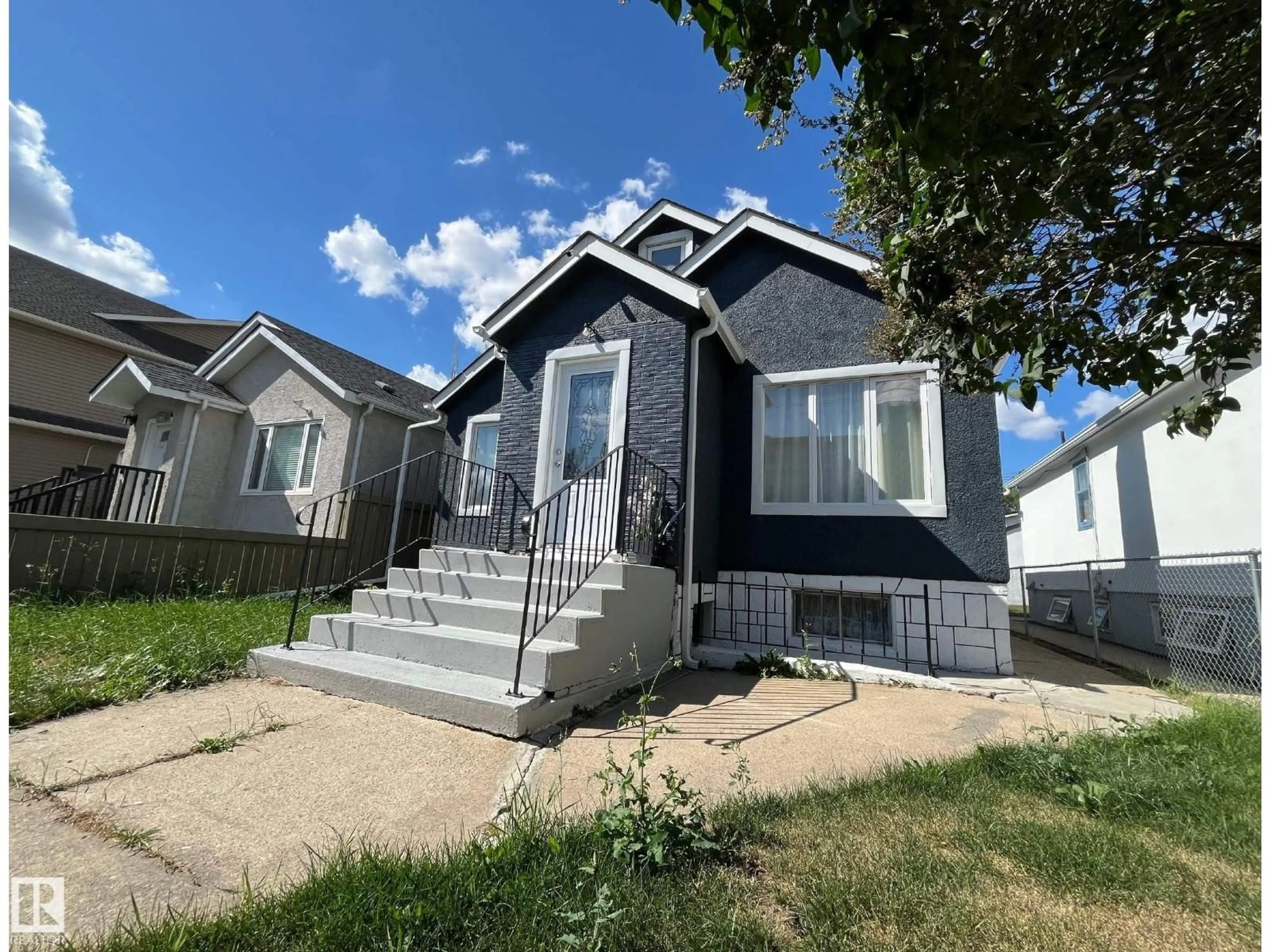Home with vinyl exterior material, street for 9638 106 AV, Edmonton Alberta T5H0N4