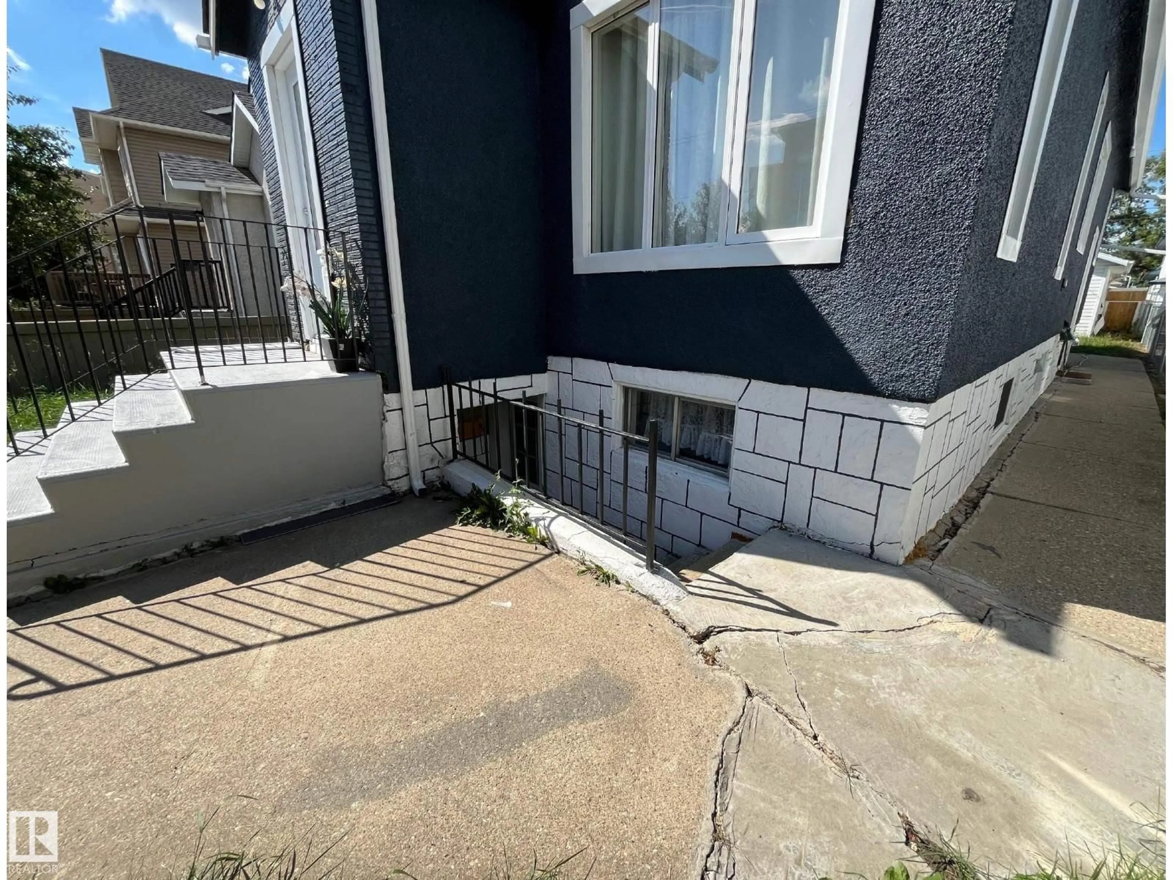 A pic from outside/outdoor area/front of a property/back of a property/a pic from drone, street for 9638 106 AV, Edmonton Alberta T5H0N4