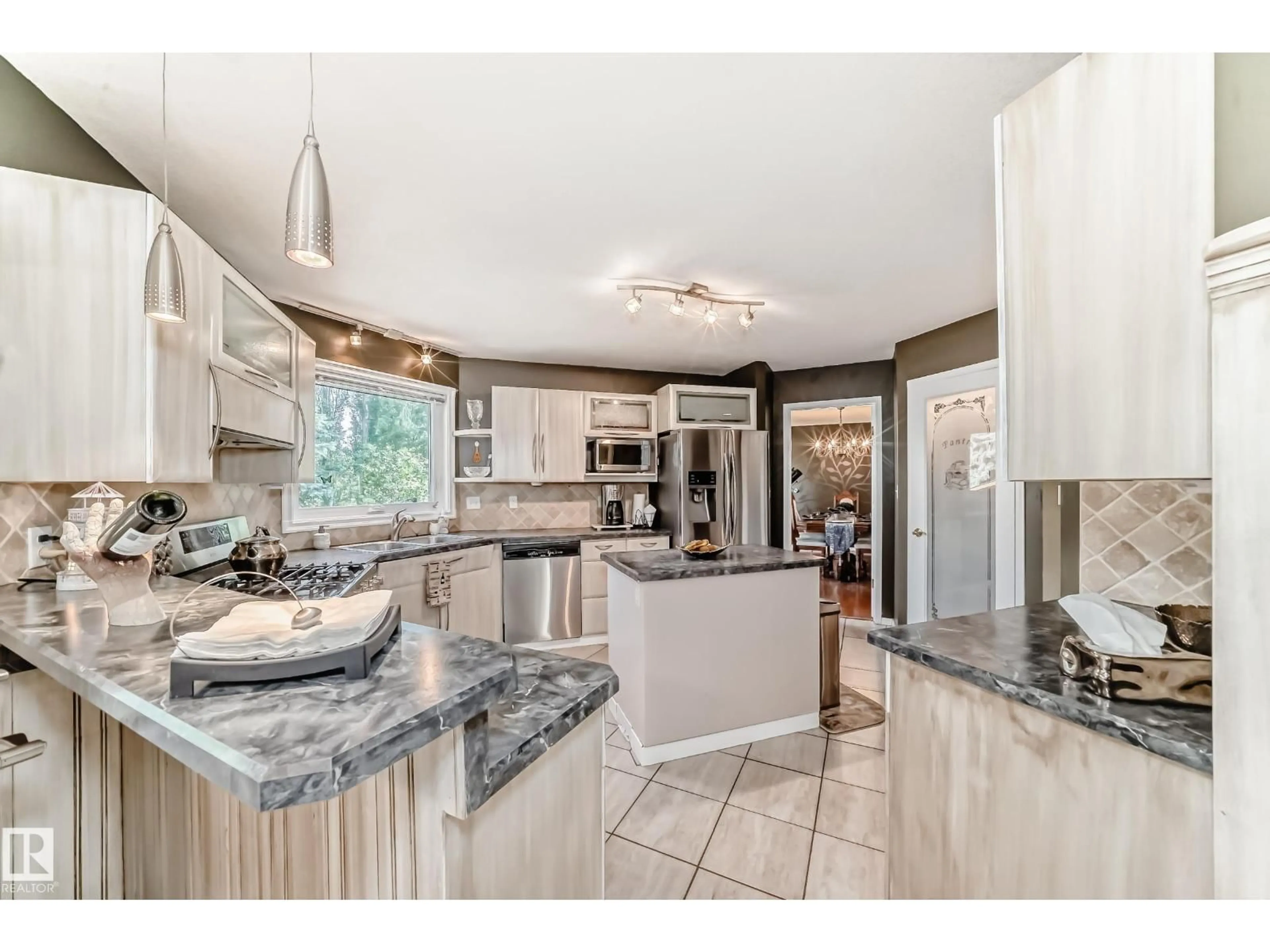 Open concept kitchen, ceramic/tile floor for 288 ORMSBY RD, Edmonton Alberta T5T5J6