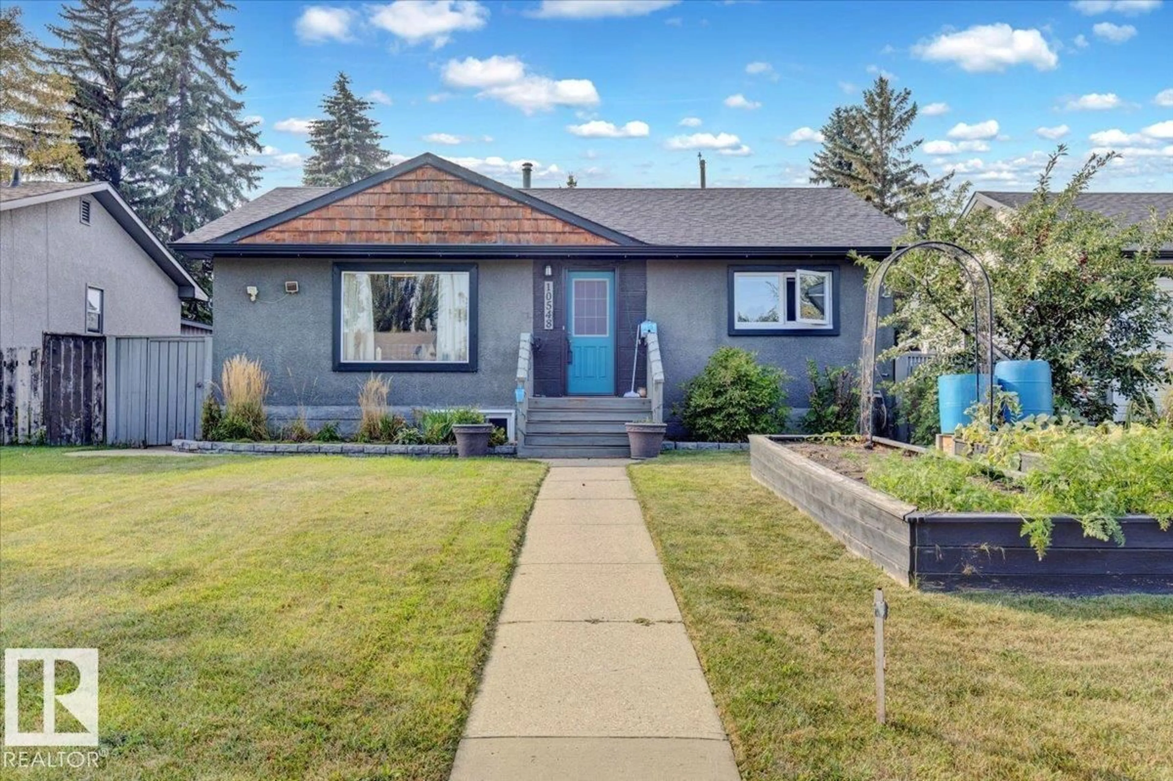 Home with vinyl exterior material, street for 10548 40 ST, Edmonton Alberta T6A1T1