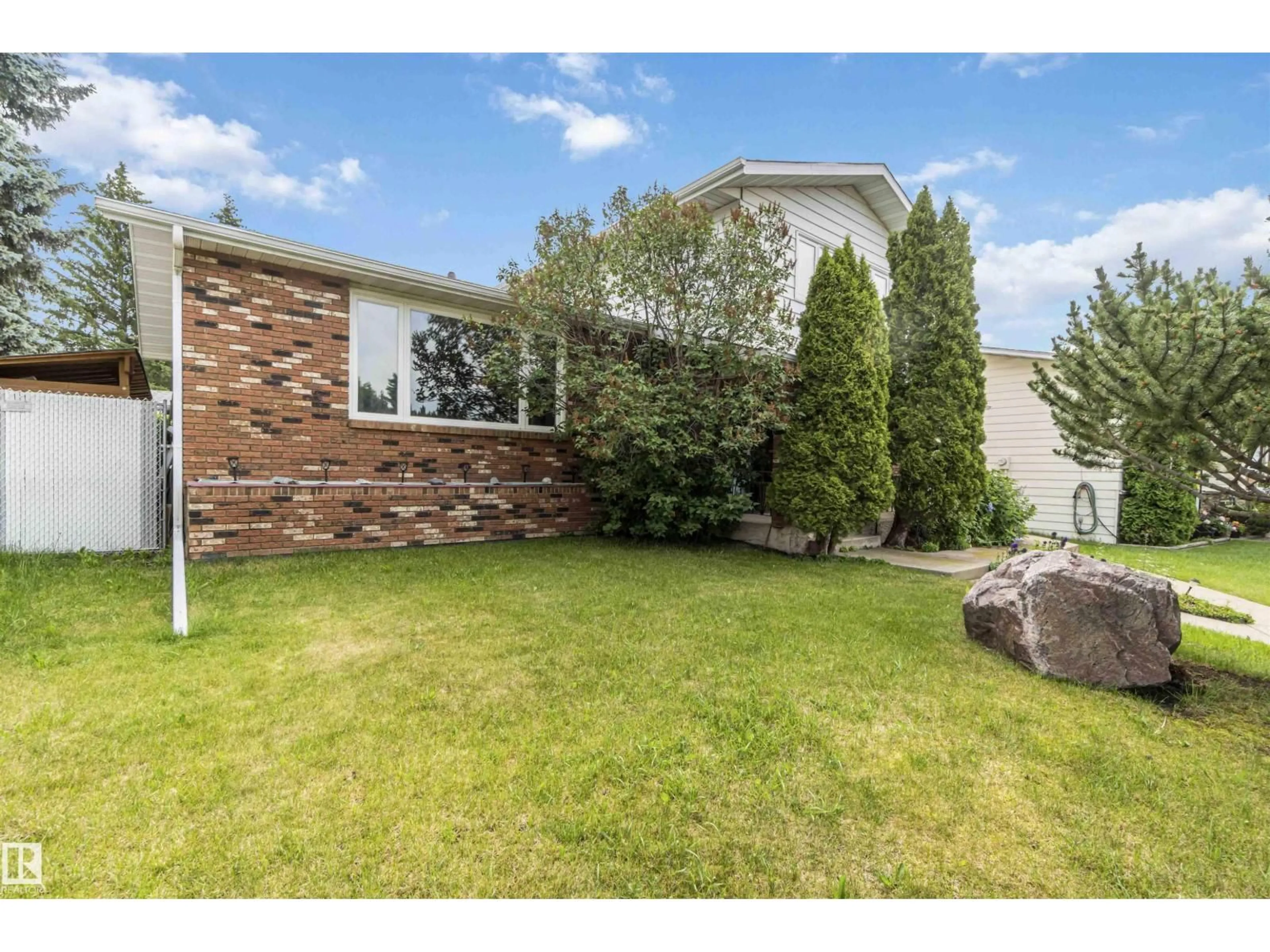 Home with vinyl exterior material, unknown for 1412 KNOTTWOOD RD, Edmonton Alberta T6K2J9