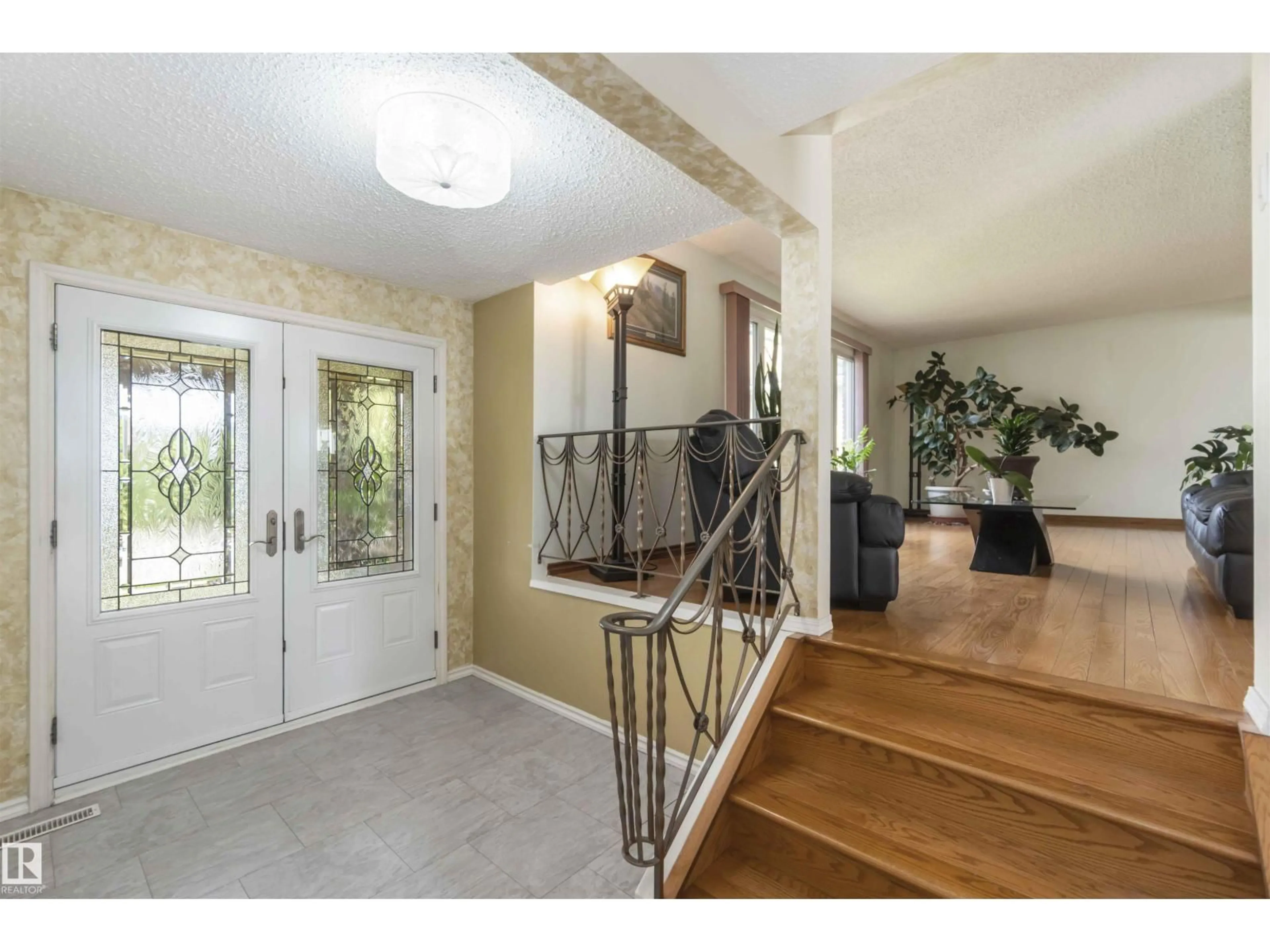Indoor foyer for 1412 KNOTTWOOD RD, Edmonton Alberta T6K2J9