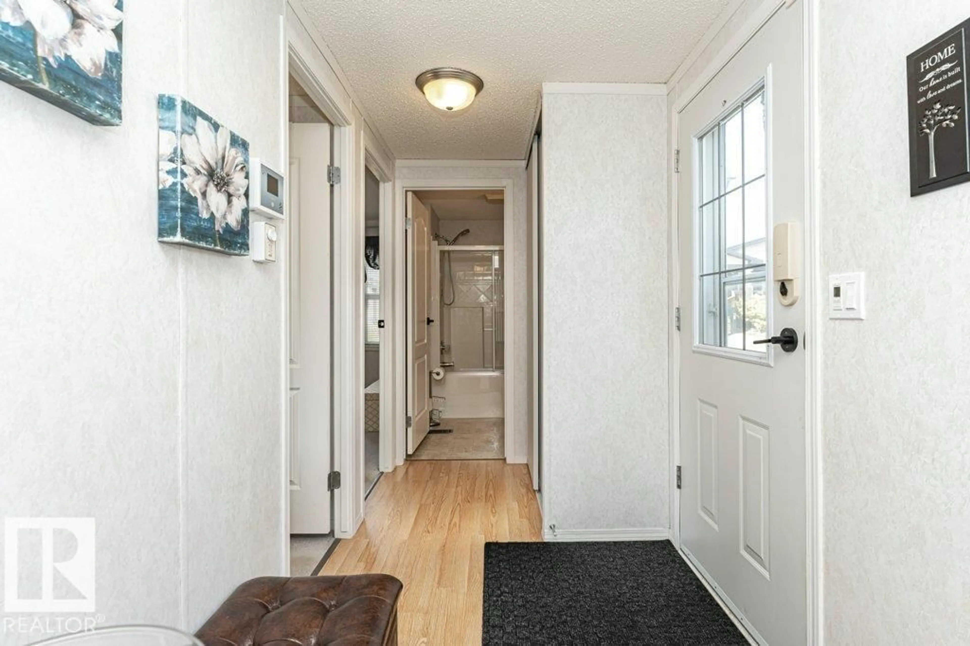 Indoor entryway for 241 OAK WOOD DR, Edmonton Alberta T6P0A4