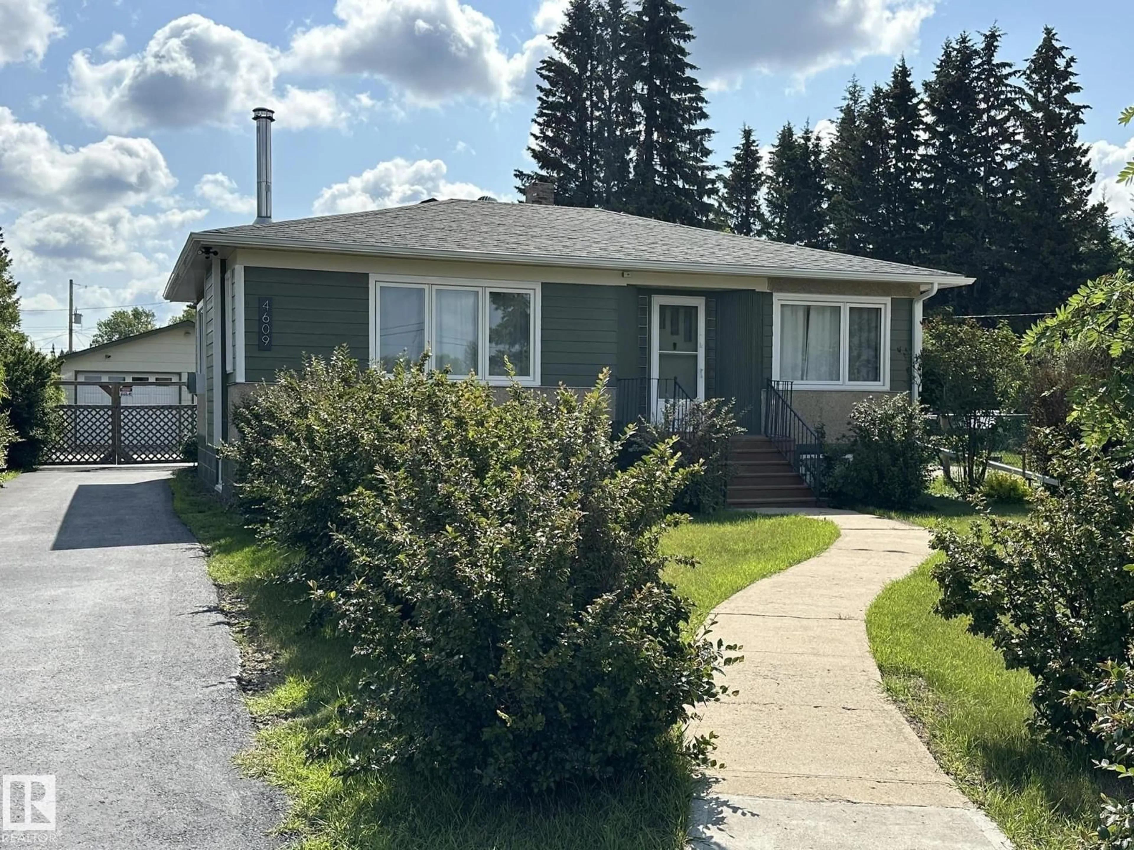 Home with vinyl exterior material, street for 4609 EAST RAILWAY DR, Smoky Lake Town Alberta T0A3C0