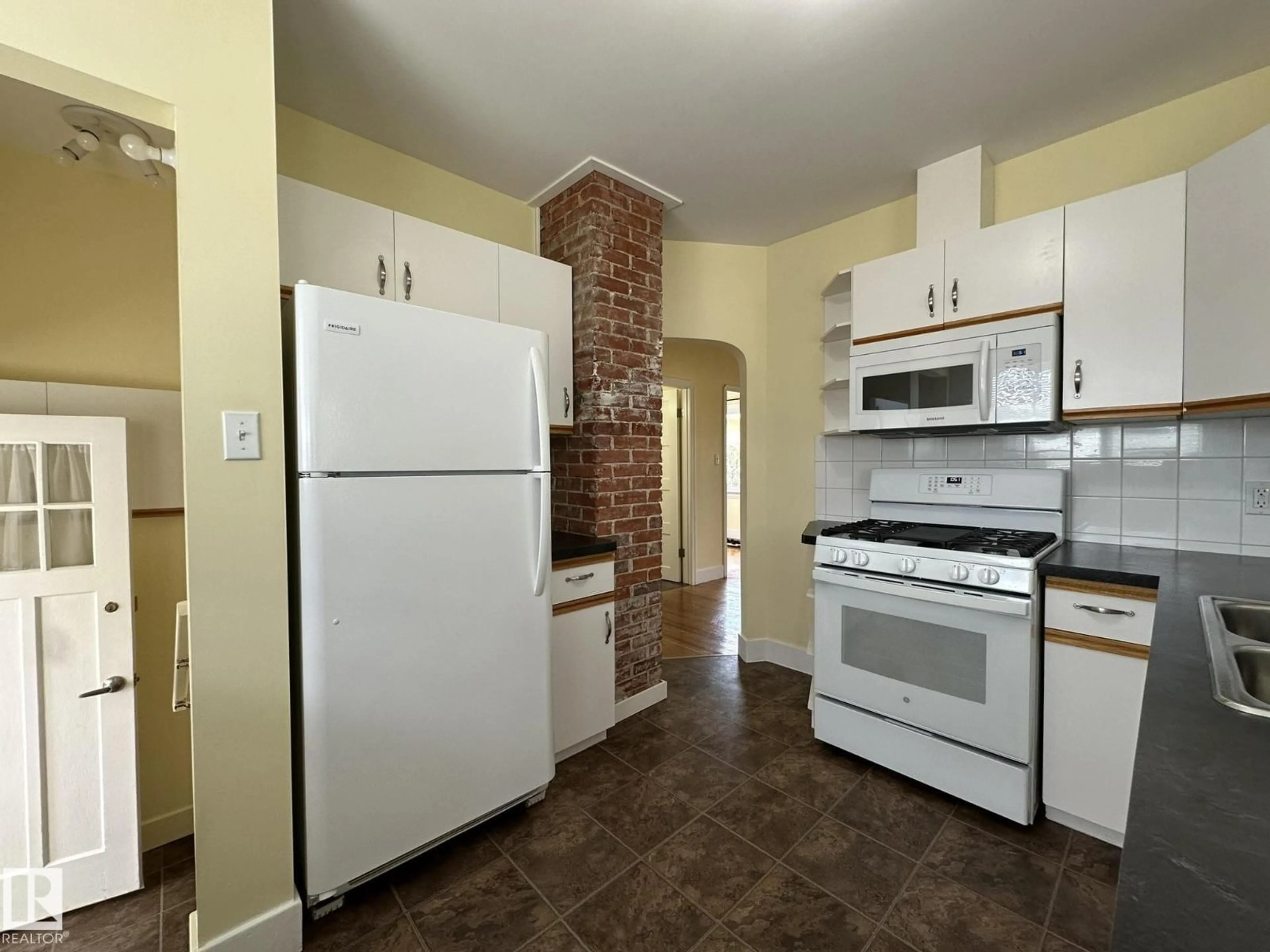 Standard kitchen, ceramic/tile floor for 4609 EAST RAILWAY DR, Smoky Lake Town Alberta T0A3C0