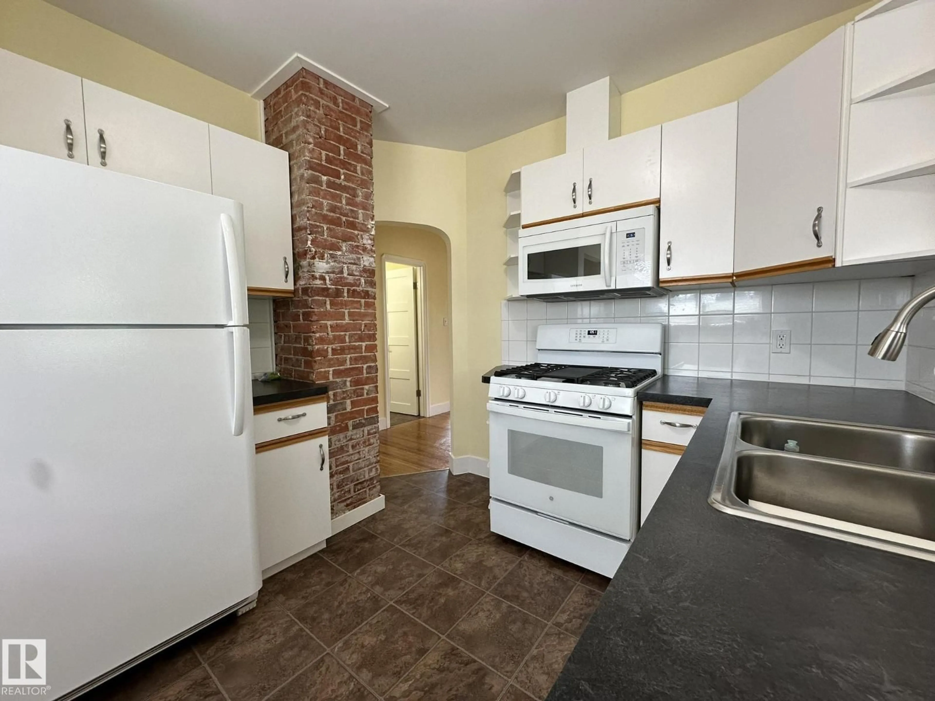 Standard kitchen, unknown for 4609 EAST RAILWAY DR, Smoky Lake Town Alberta T0A3C0