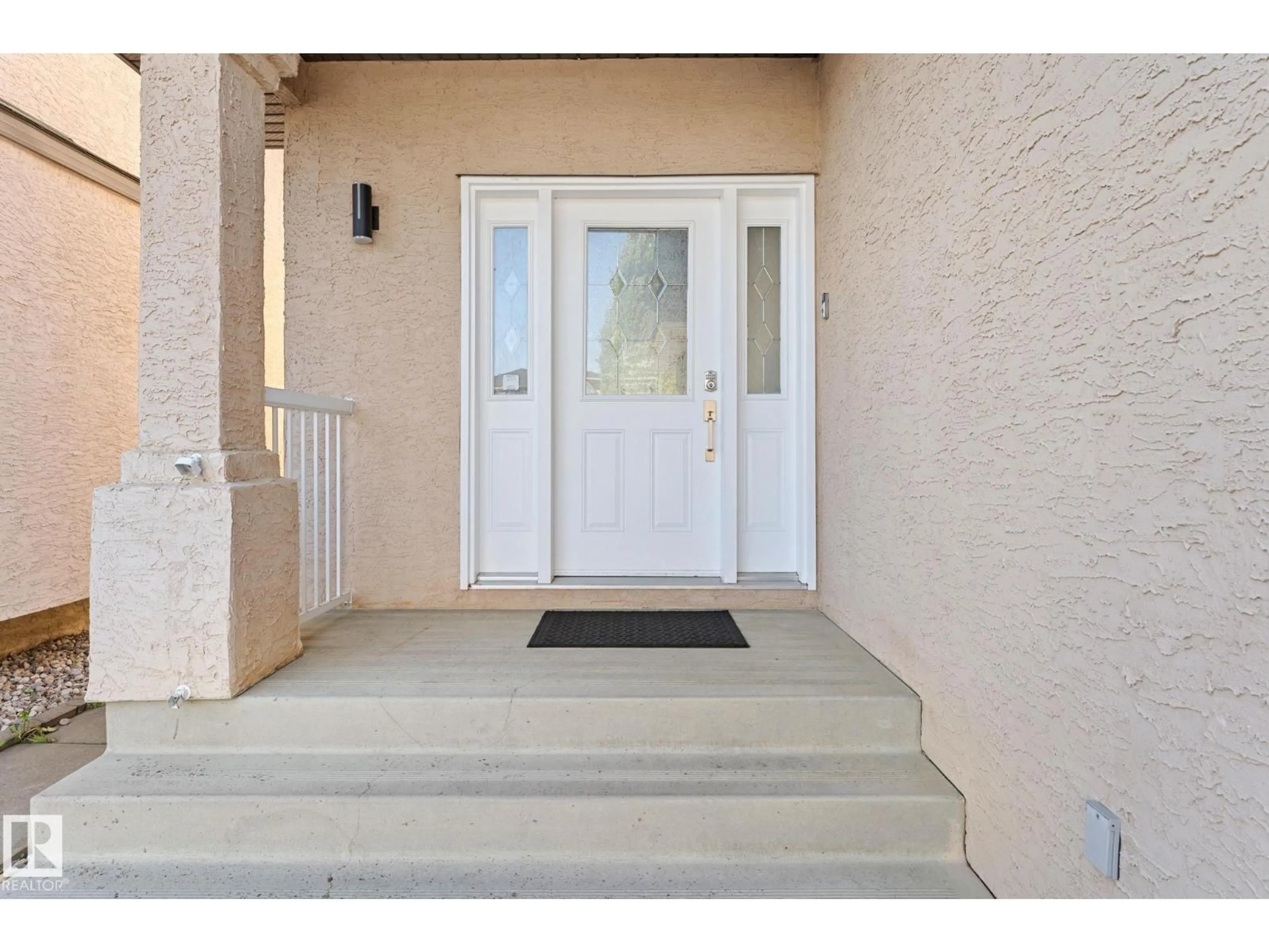 Indoor entryway for 10655 181 AV, Edmonton Alberta T5X6G4