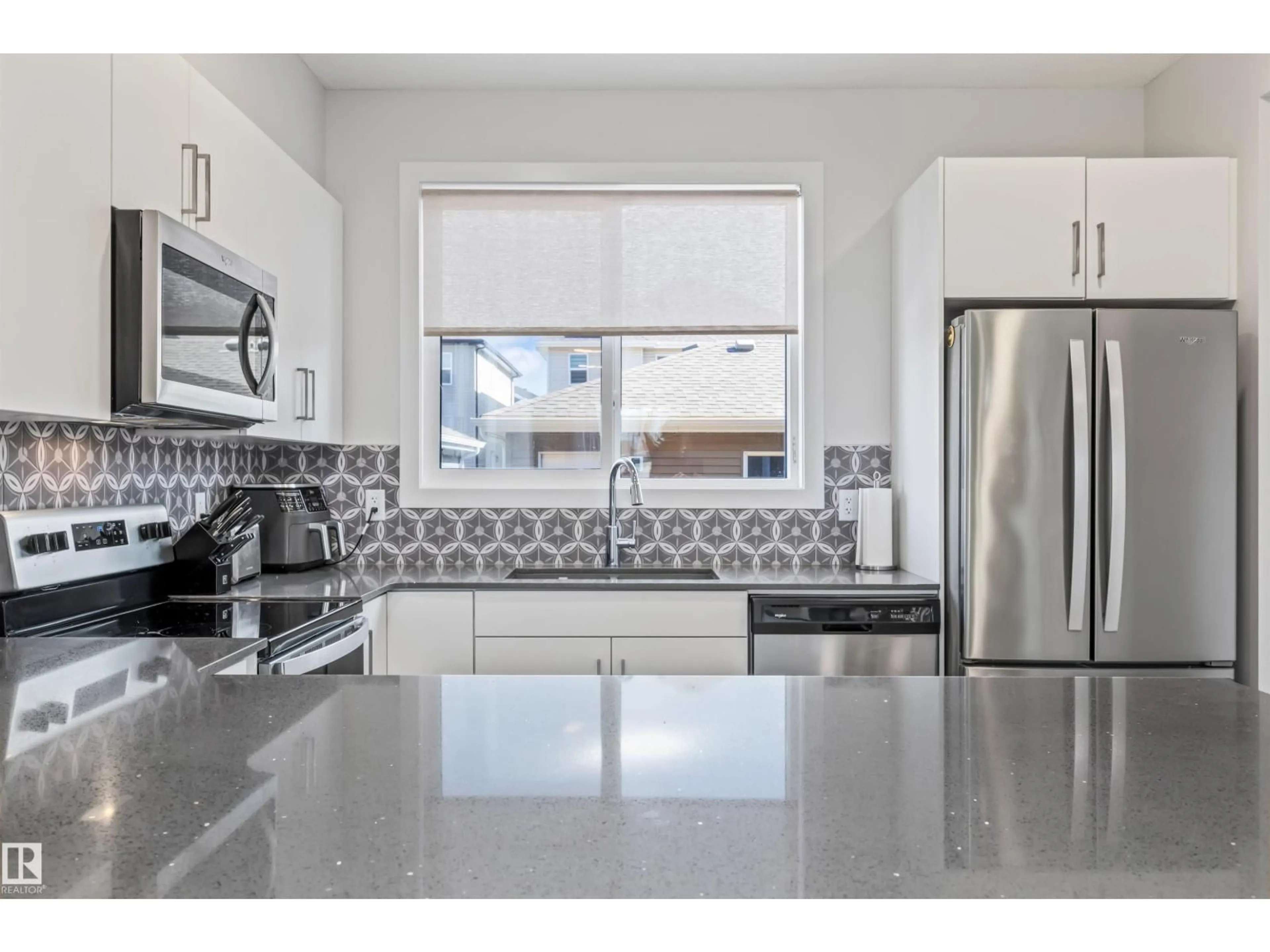 Unknown for 2097 MAPLE RD, Edmonton Alberta T6J1J2