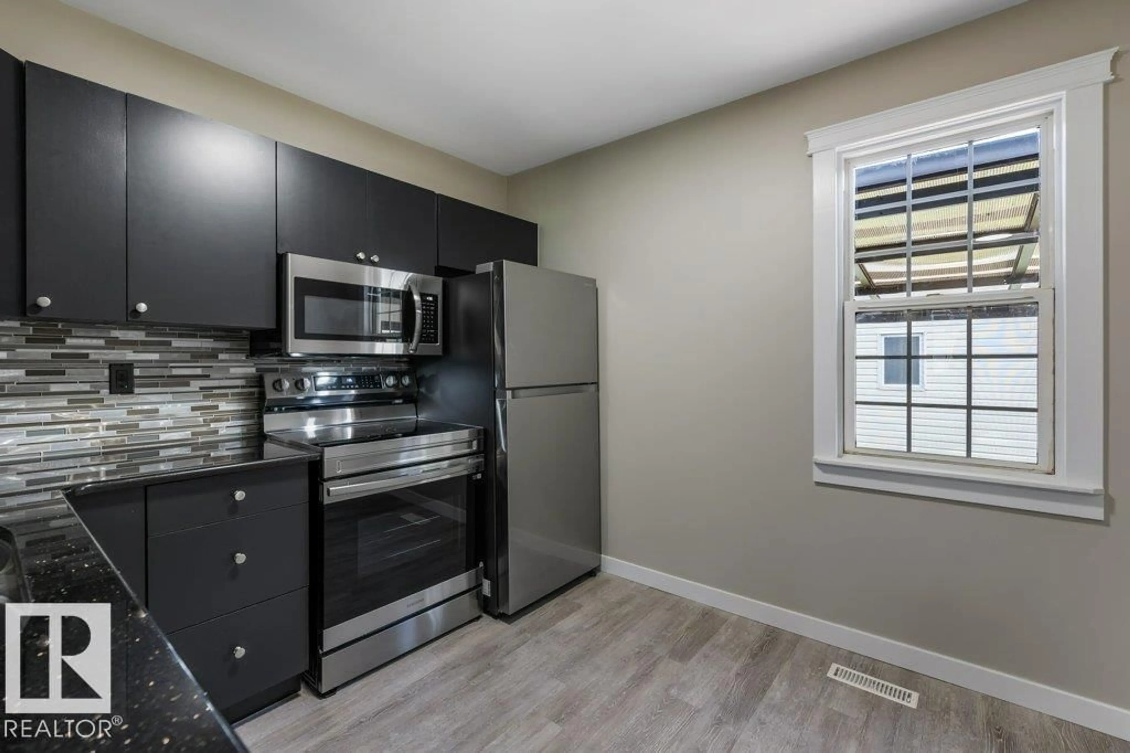 Standard kitchen, unknown for NW - 11933 56 ST, Edmonton Alberta T5W3S8