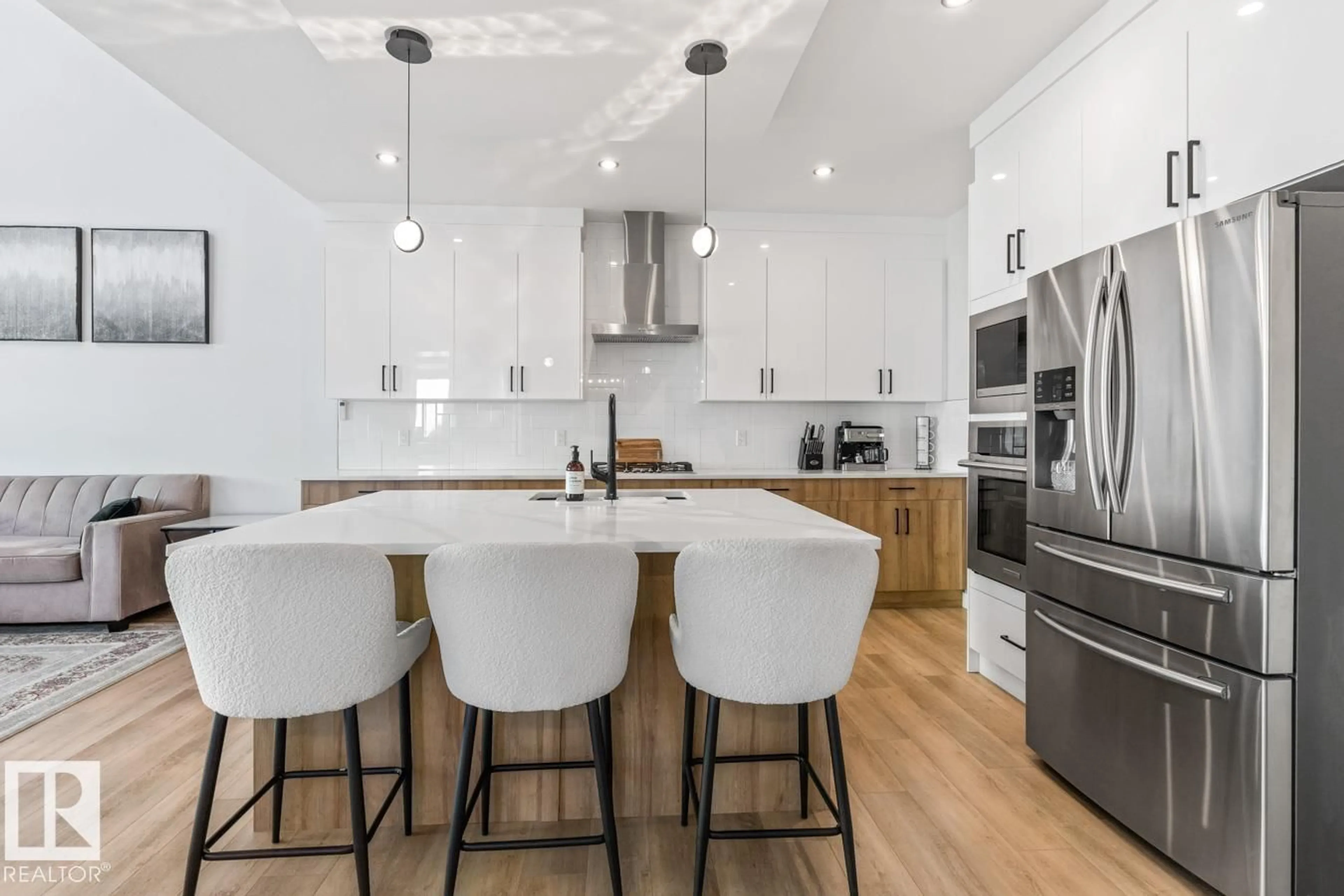 Contemporary kitchen, unknown for 1560 SISKIN LINK, Edmonton Alberta T5S0V1