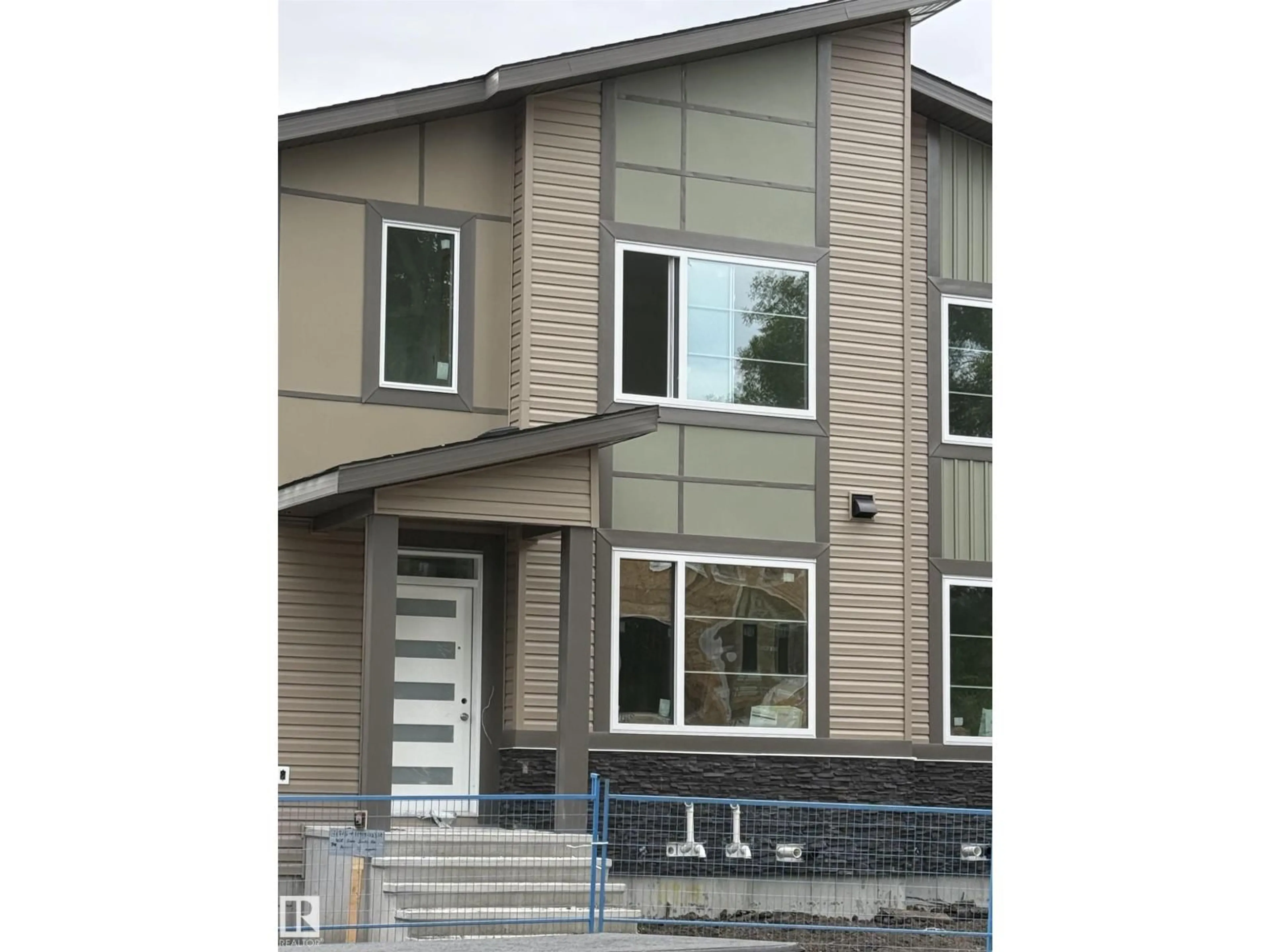 Home with vinyl exterior material, building for NW - 11919 123 ST, Edmonton Alberta T5L0G9