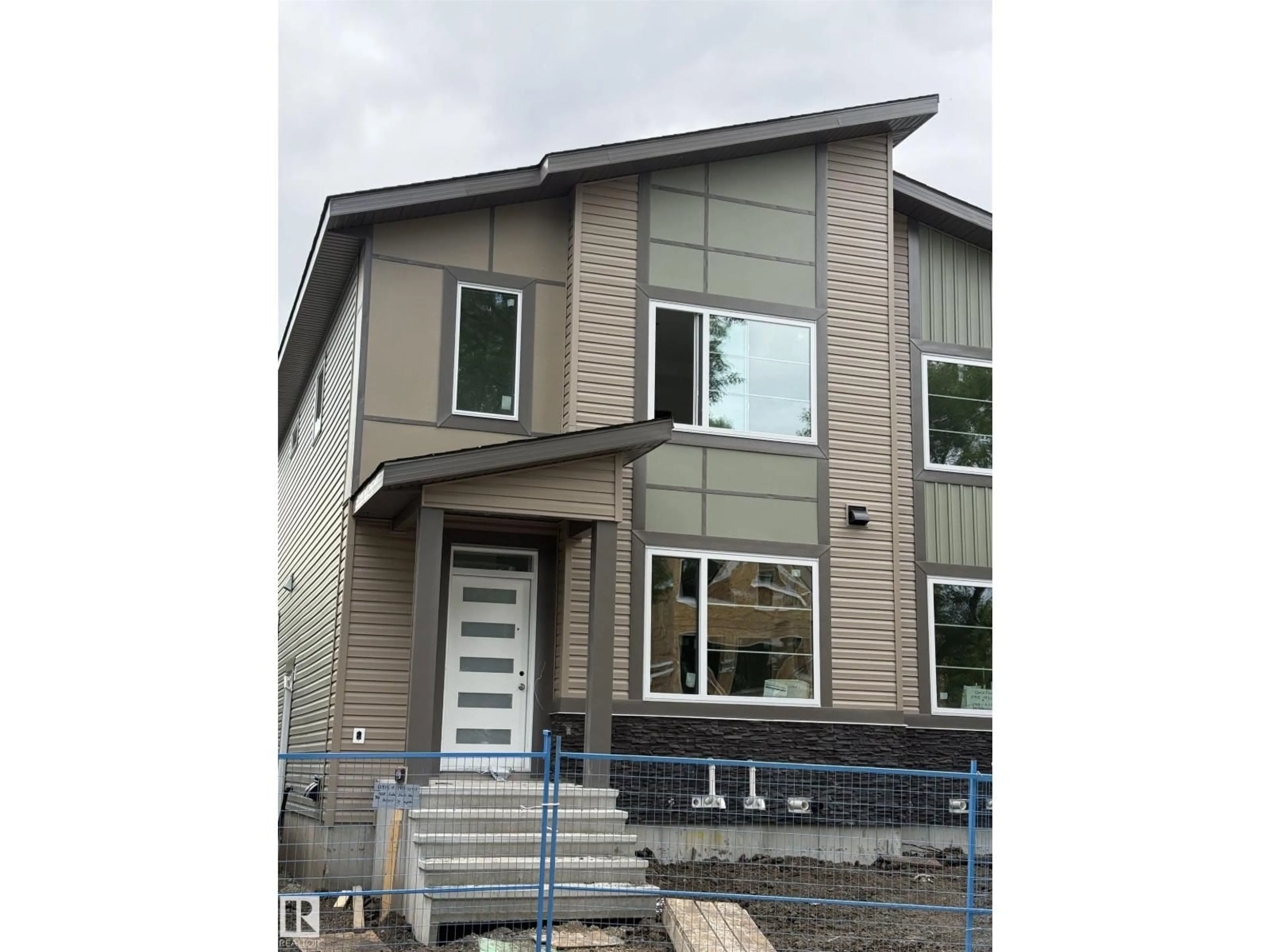 Home with vinyl exterior material, building for NW - 11919 123 ST, Edmonton Alberta T5L0G9