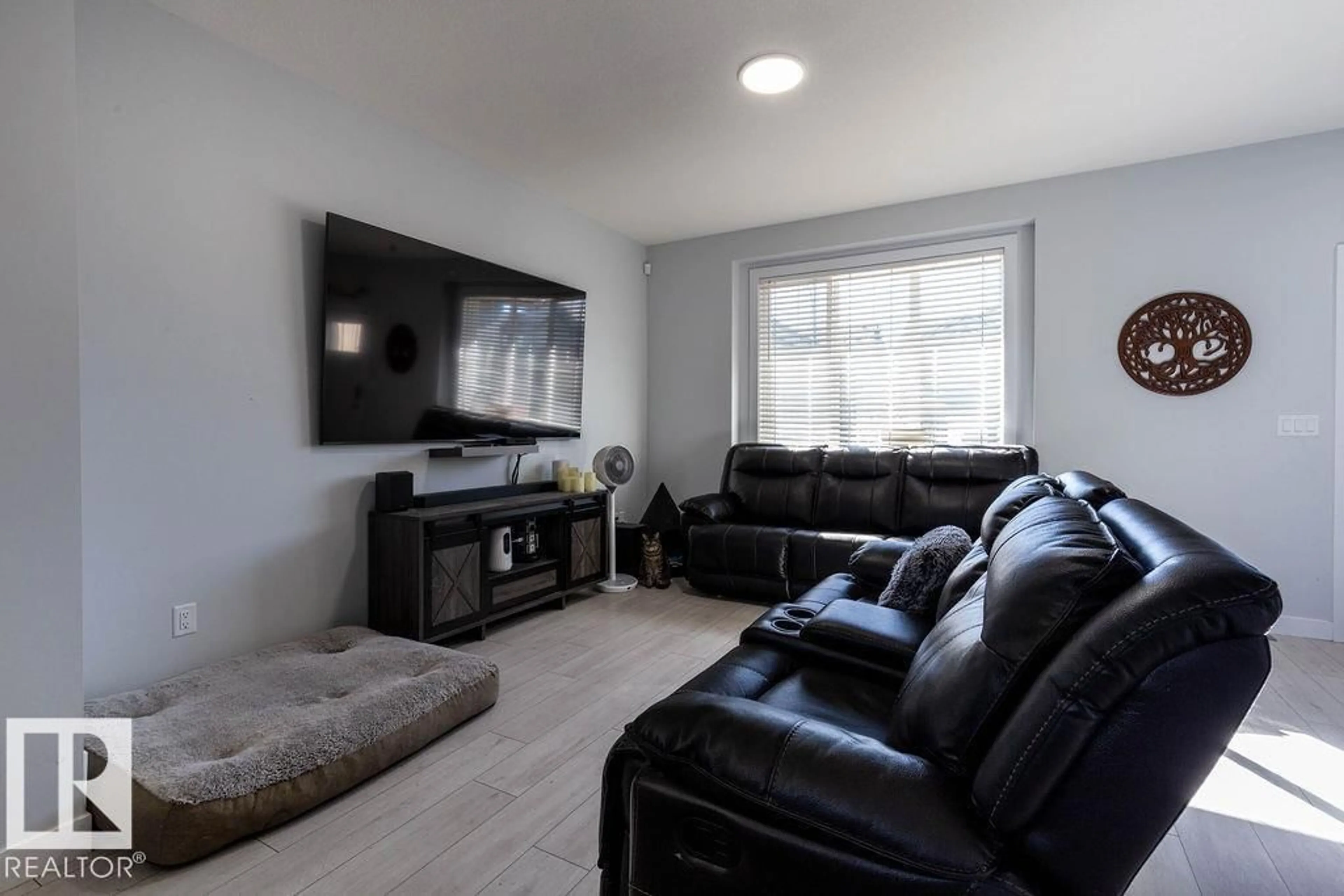Living room with furniture, unknown for 828 NORTHERN HARRIER LN, Edmonton Alberta T5S0P8