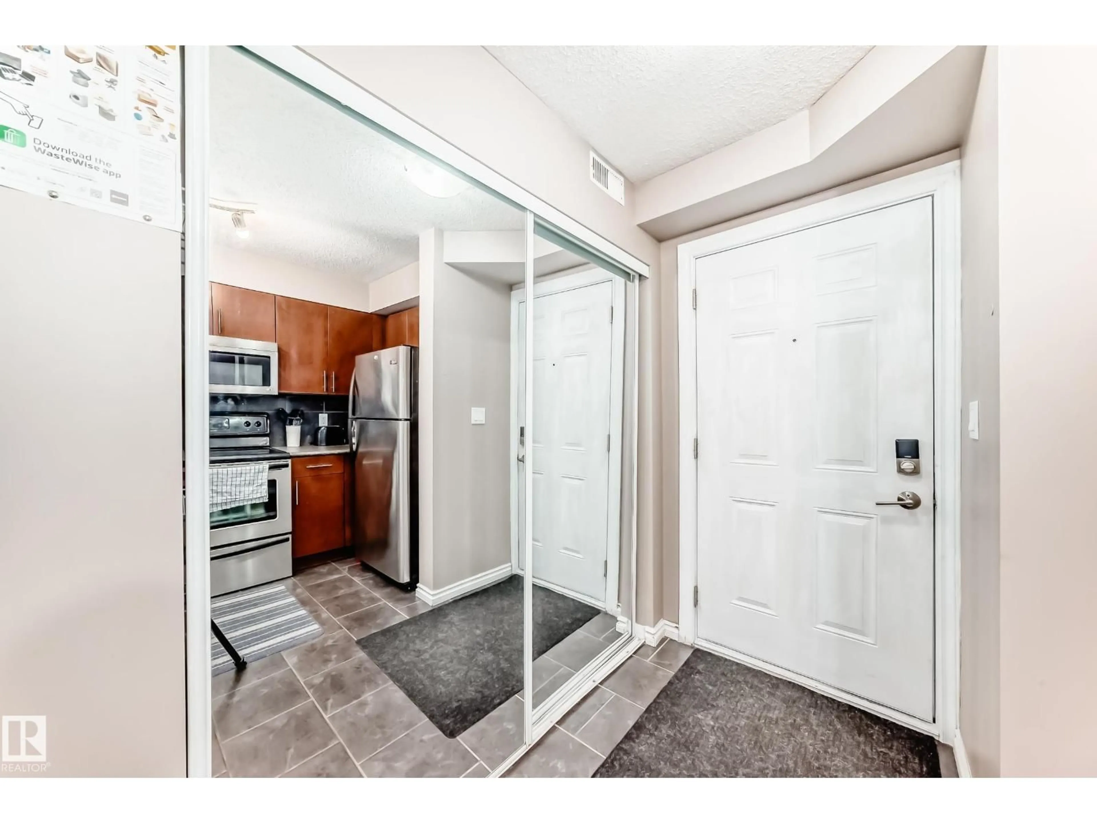 Indoor entryway for #104 - 10118 106 AV, Edmonton Alberta T5H0B8