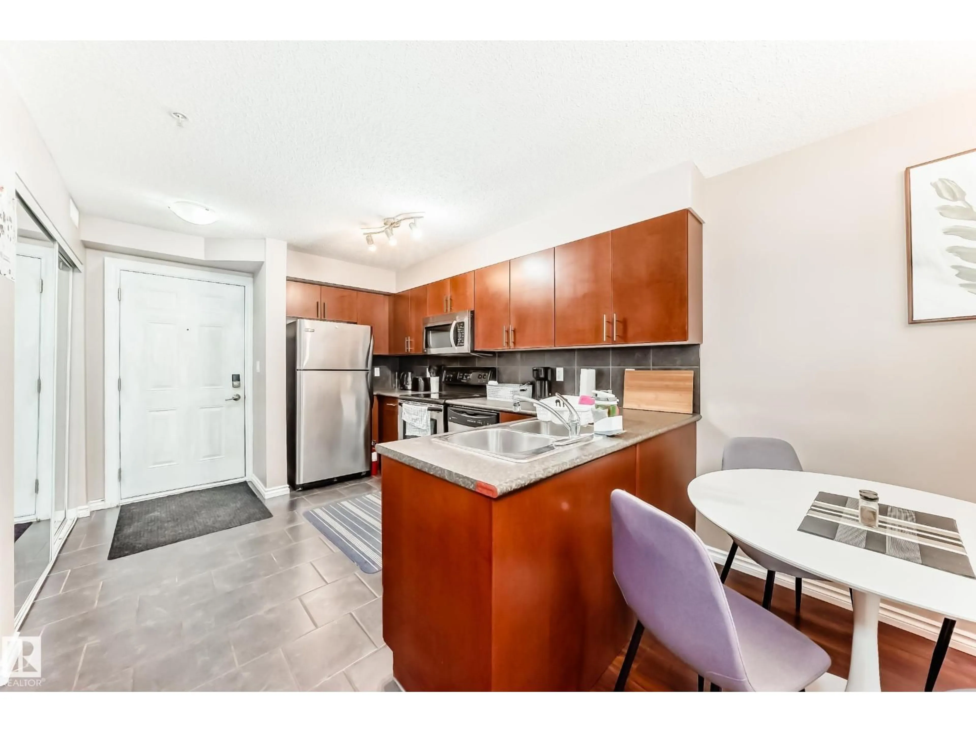 Standard kitchen, unknown for #104 - 10118 106 AV, Edmonton Alberta T5H0B8