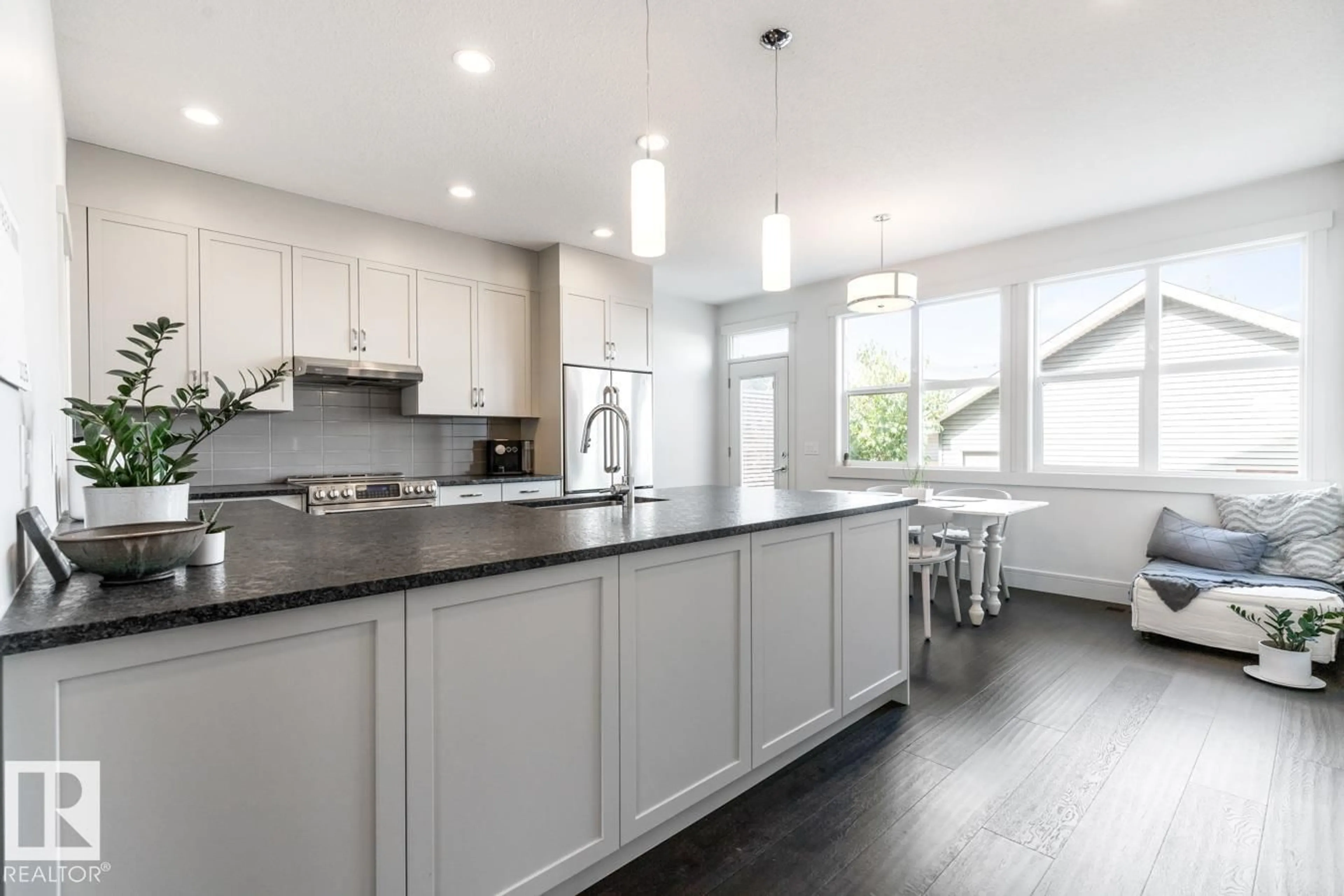 Open concept kitchen, unknown for 2246 ASPEN TR, Sherwood Park Alberta T8H0W4