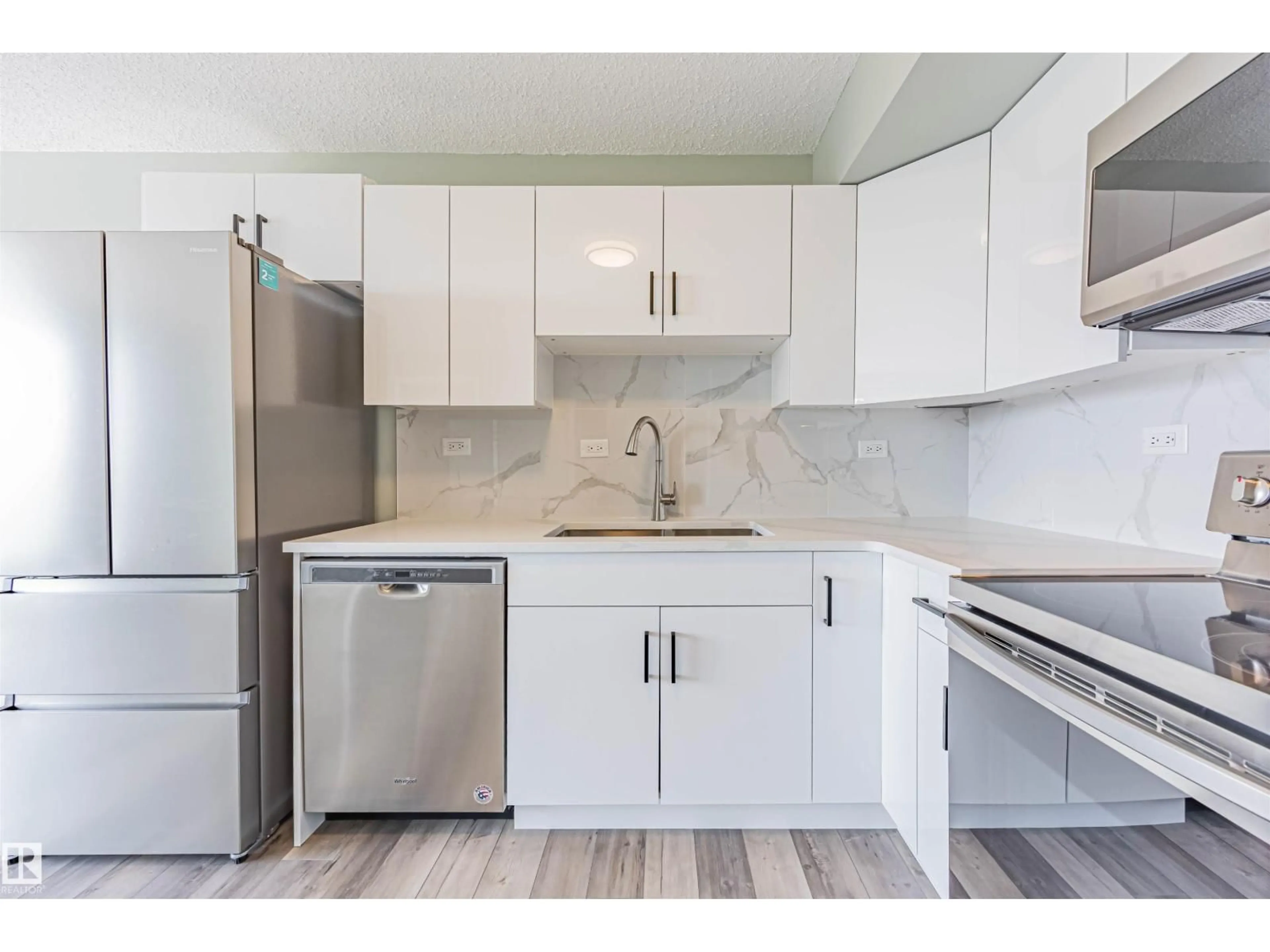 Standard kitchen, unknown for 10150 - 1705 117 ST, Edmonton Alberta T5K2J2
